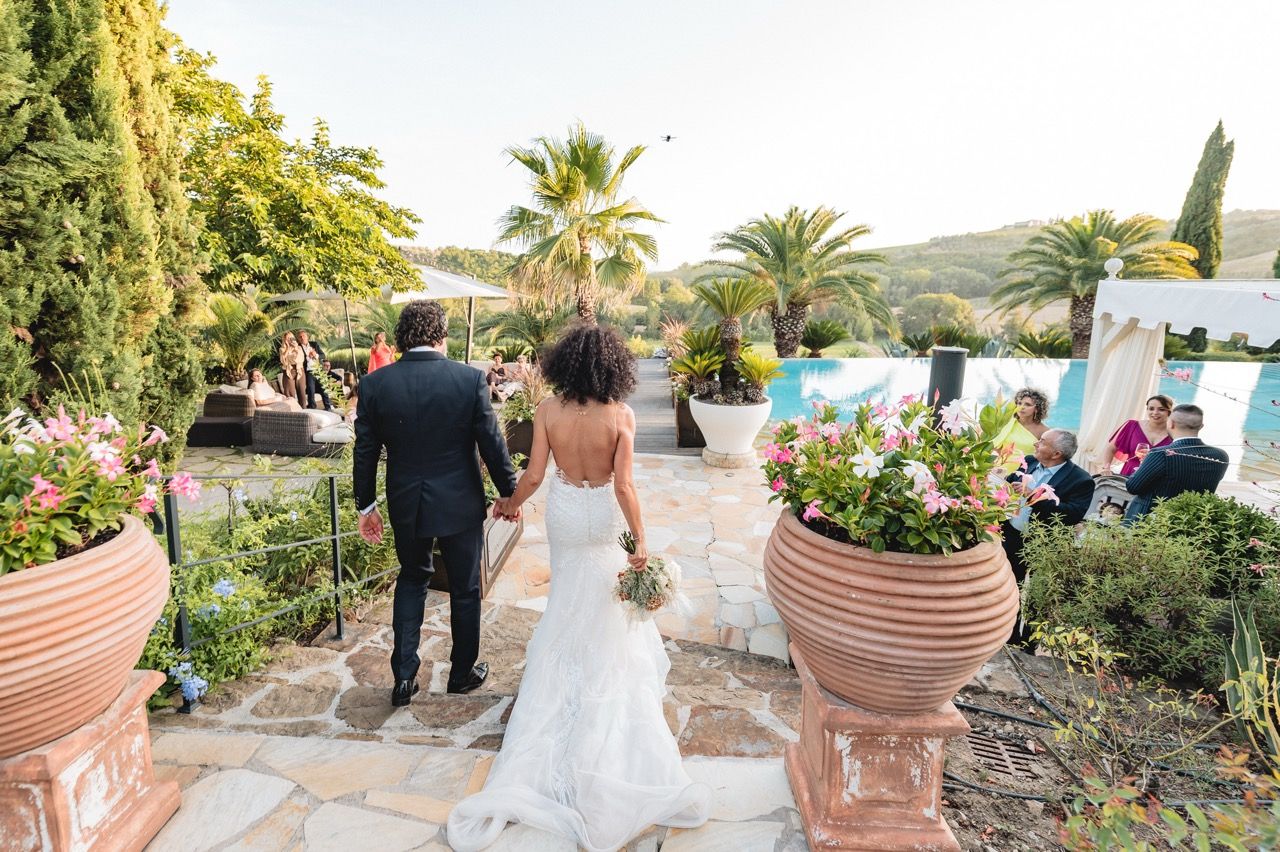 aperitivo di matrimonio a bordo piscina a tenuta corbinaia