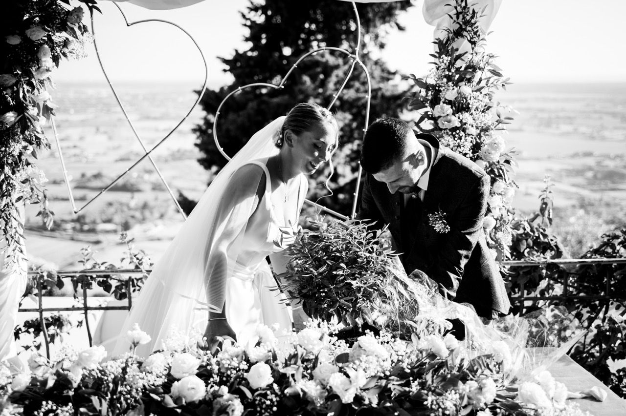 cerimonia civile di matrimonio a borgo degli aranci in toscana