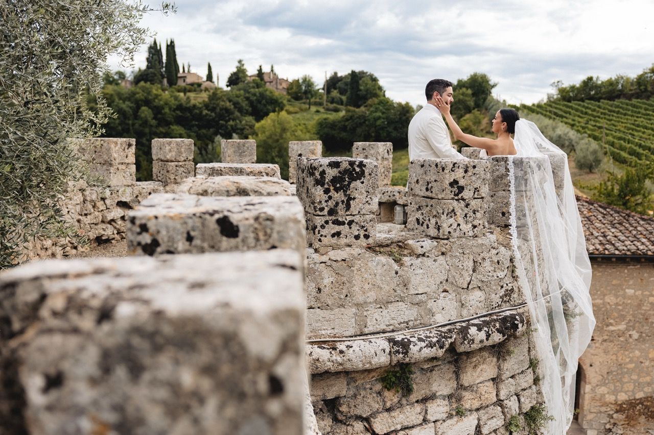 documentary-wedding-photography-tuscany-historic-ruins-storytelling