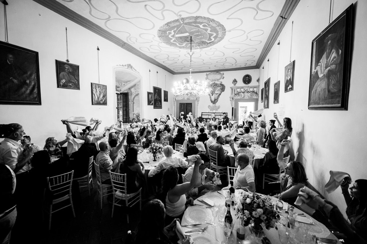 ricevimento-matrimonio-sala-affrescata-castello-di-oliveto