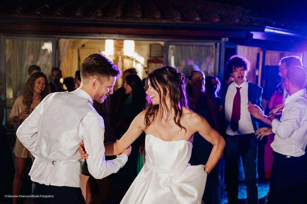 ballo degli sposi al lago eventi con luci serali