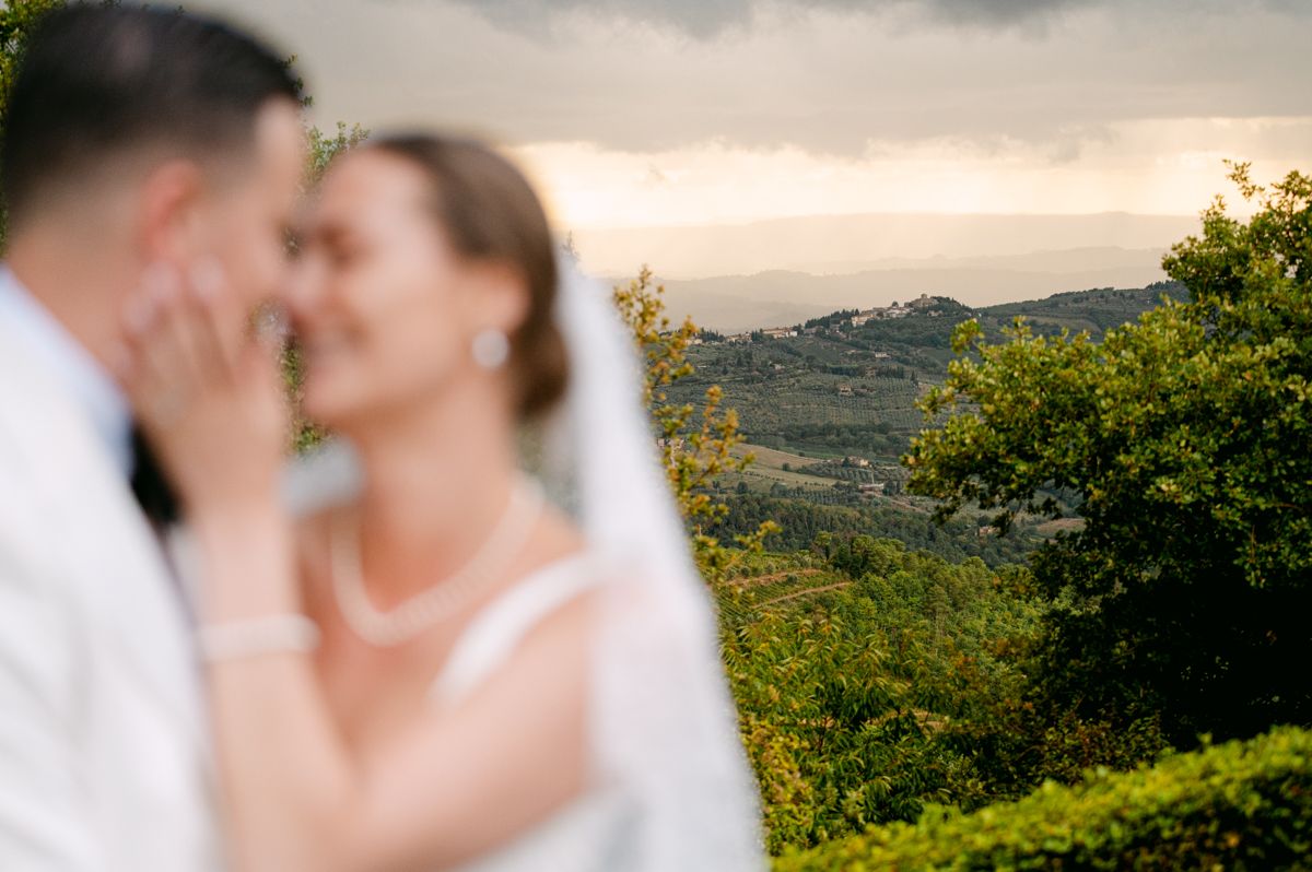 refined-wedding-storytelling-candid-moments-italy