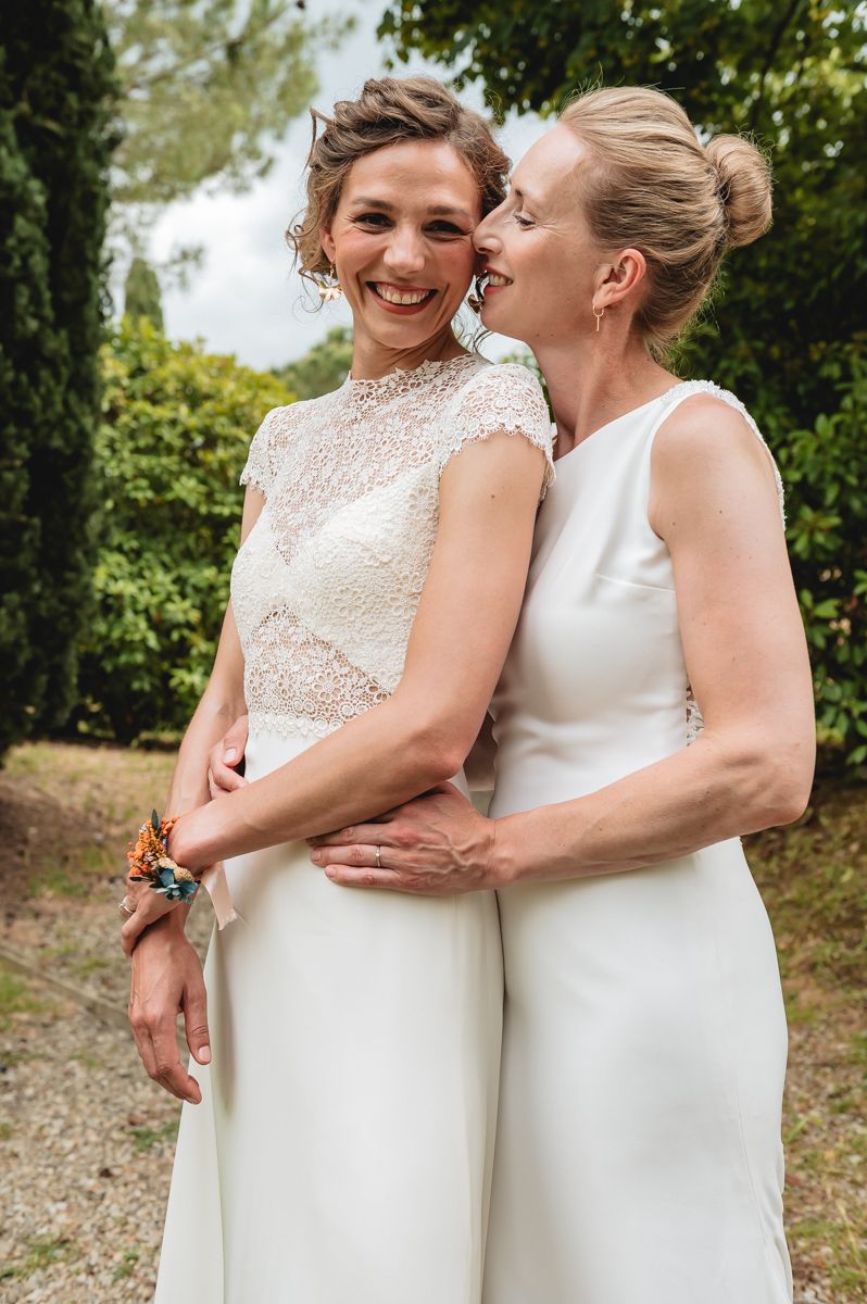 authentic-wedding-storytelling-nina-linda-il-grande-prato-tuscany-natural-embrace