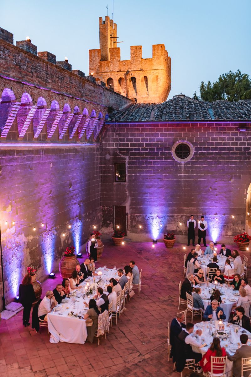 ricevimento-matrimonio-castello-oliveto-toscana-reportage-reale-luci-viola