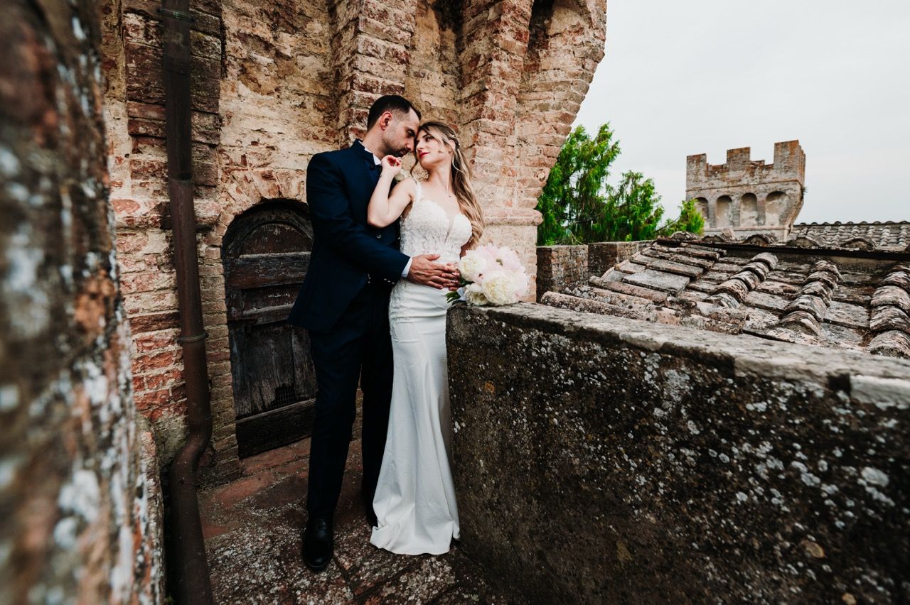fotografo-matrimonio-toscana-reportage-reale-sposi-castello-oliveto
