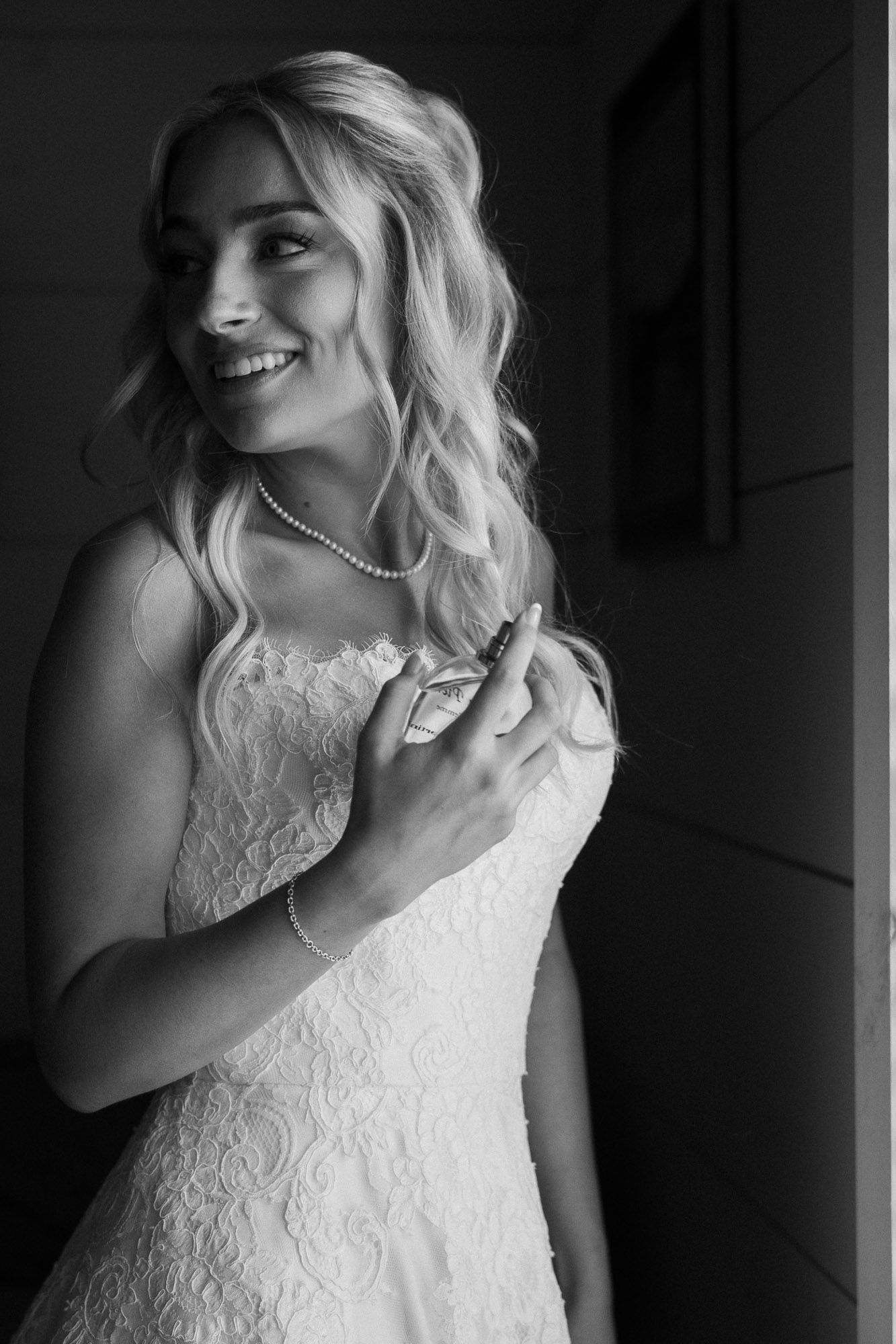 Bride getting ready for her wedding day in savannah georgia