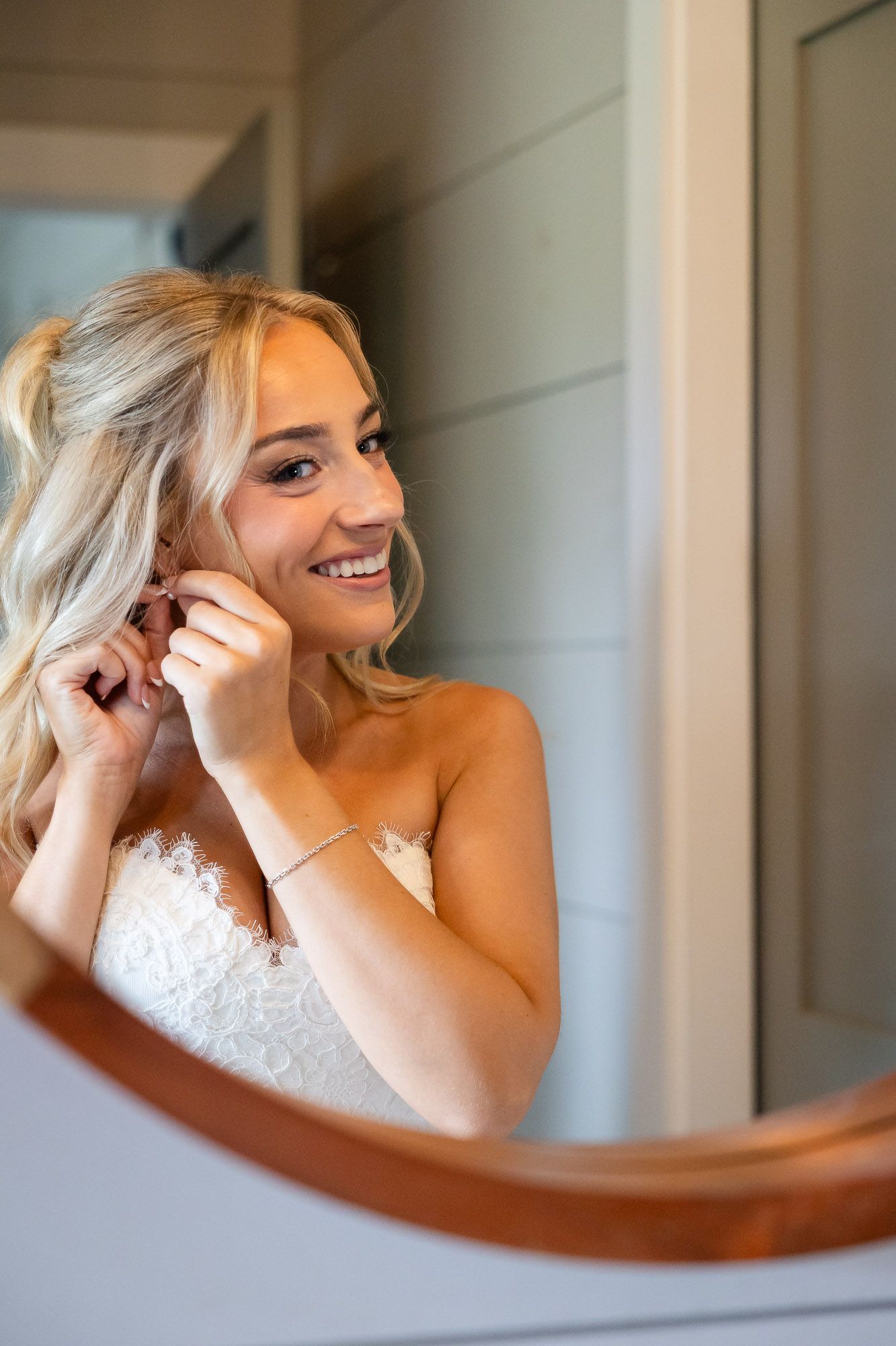 A bride getting ready for her wedding in atlanta georgia