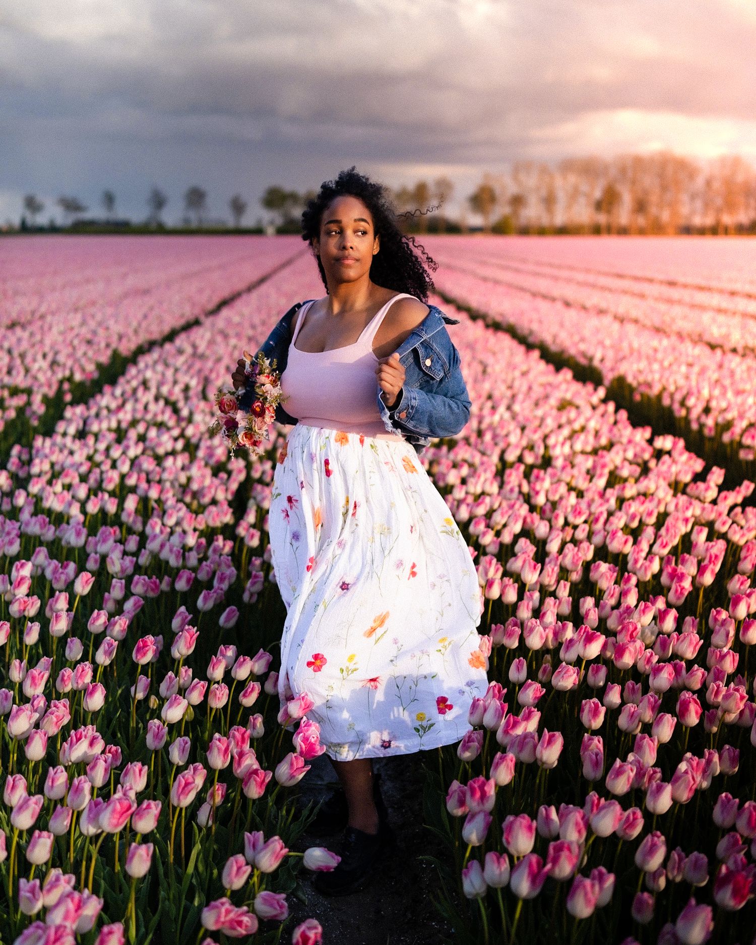 Maternity photoshoot in tulip fields, capturing the beauty of motherhood in spring.