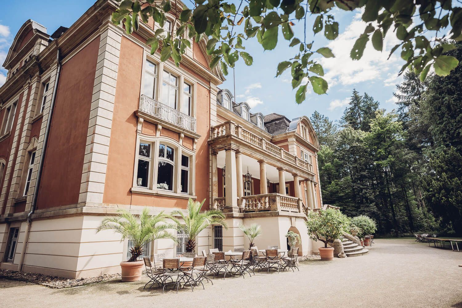 Elegante Hochzeitslocation in einer historischen Villa im Grünen bei Hannover - Hochzeitsfotograf Minden