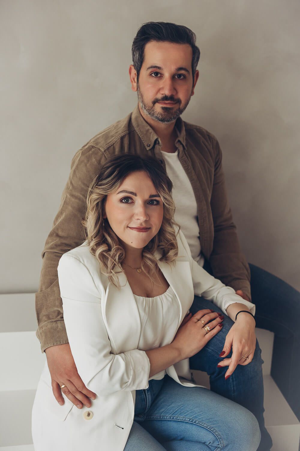 Familienfotografen mit Fotostudio in Hannover - Spezialisiert auf Neugeborenenfotos, Babybauchfotos und Familienfotos.