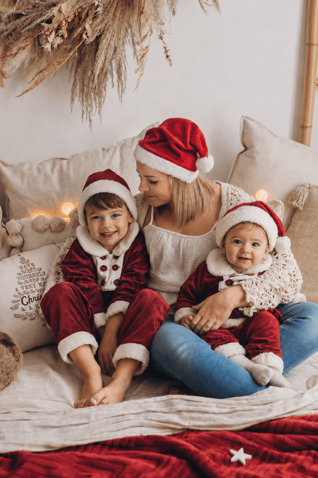 Fotoshooting von einer Familie im Weihnachtlichen Stil. Weihnachtsmini im Fotostudio Hannover