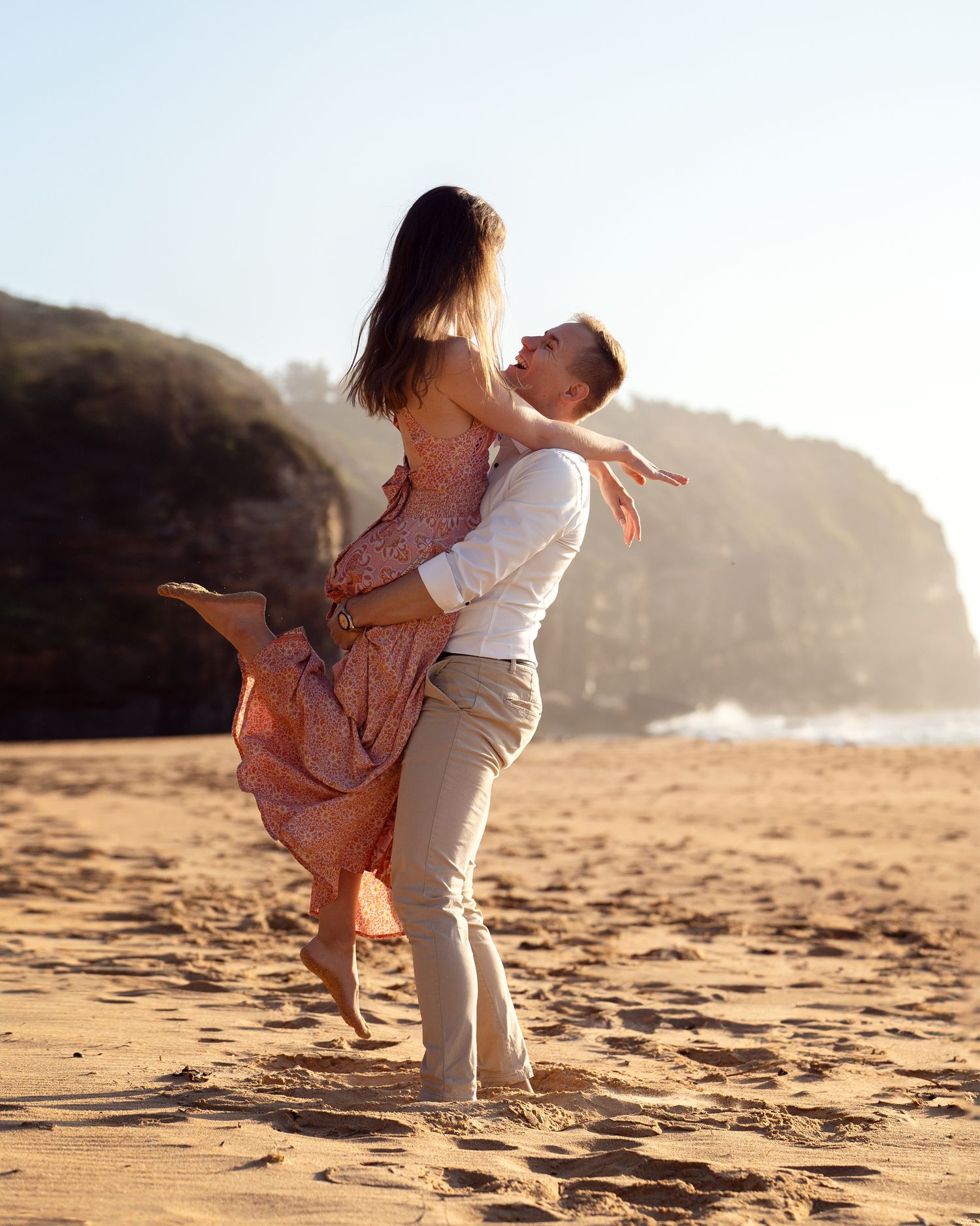 elopement photoshoot in sydney with beautiful mountains and sea in the background.