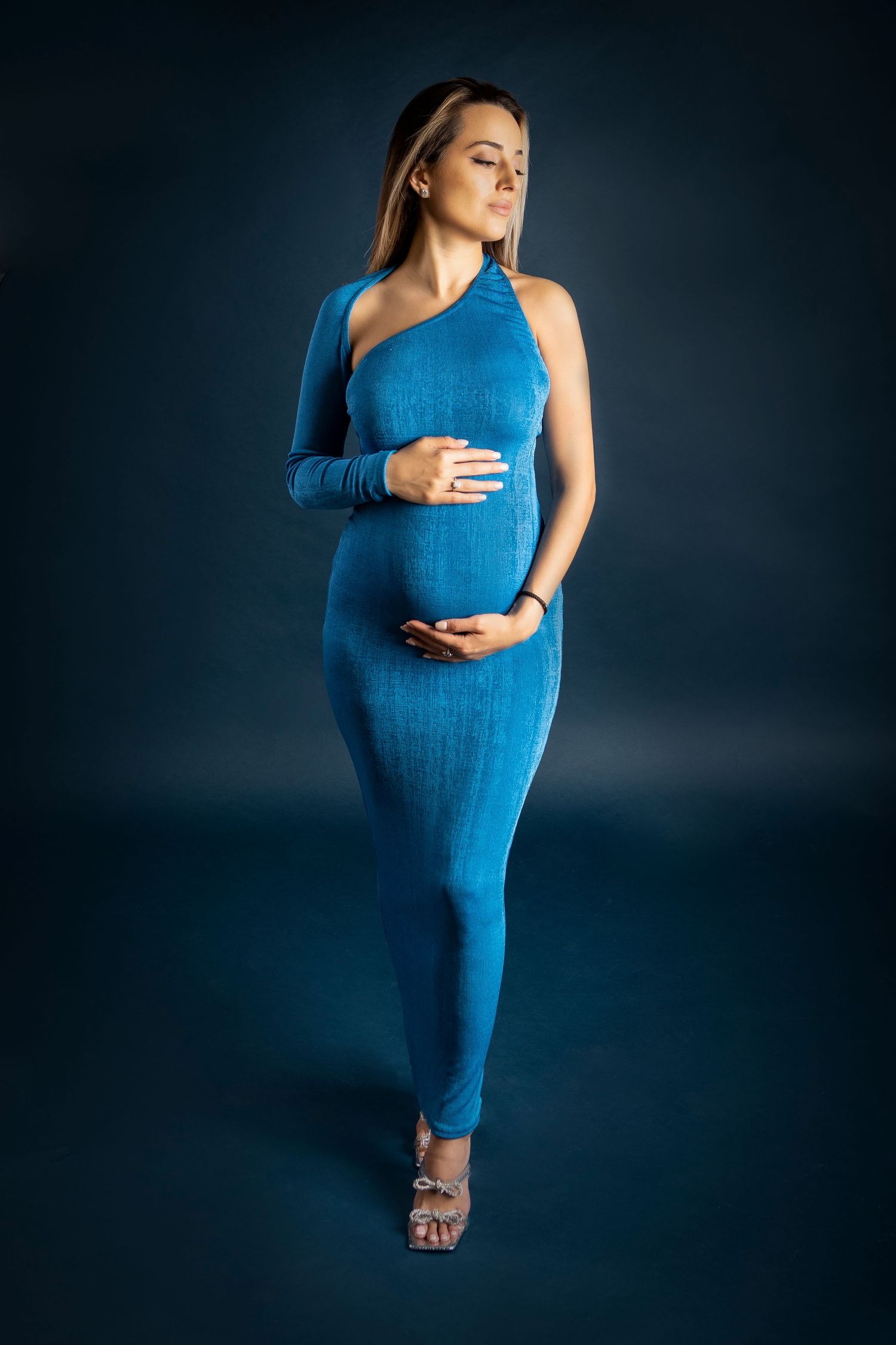The photo of the mother to be holding her belly
