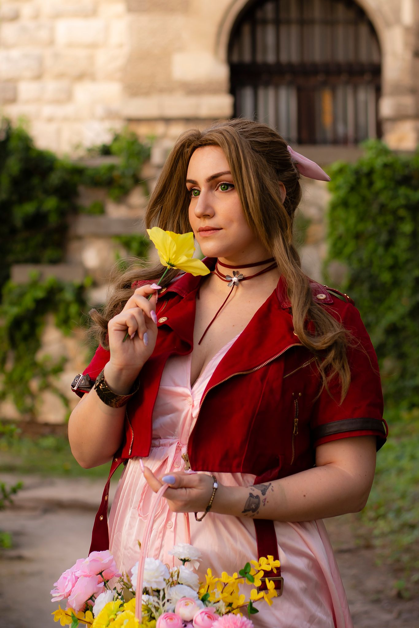 Kreatív szabadtéri cosplay női portré