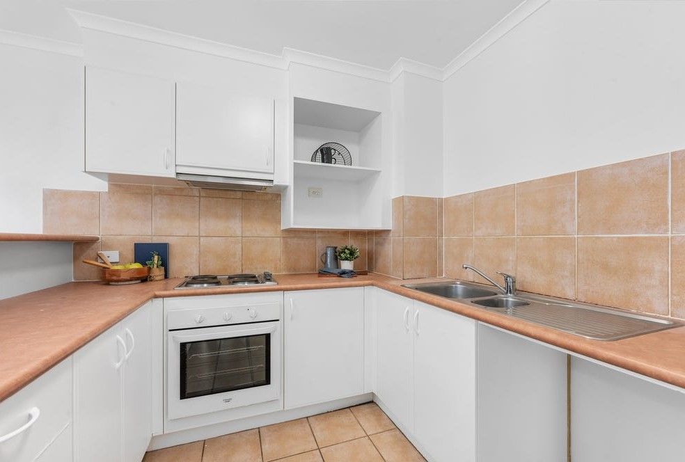 Brighton Apartments in Kingston End of Lease cleaning. Kitchen cleaned at end of lease in Canberra.