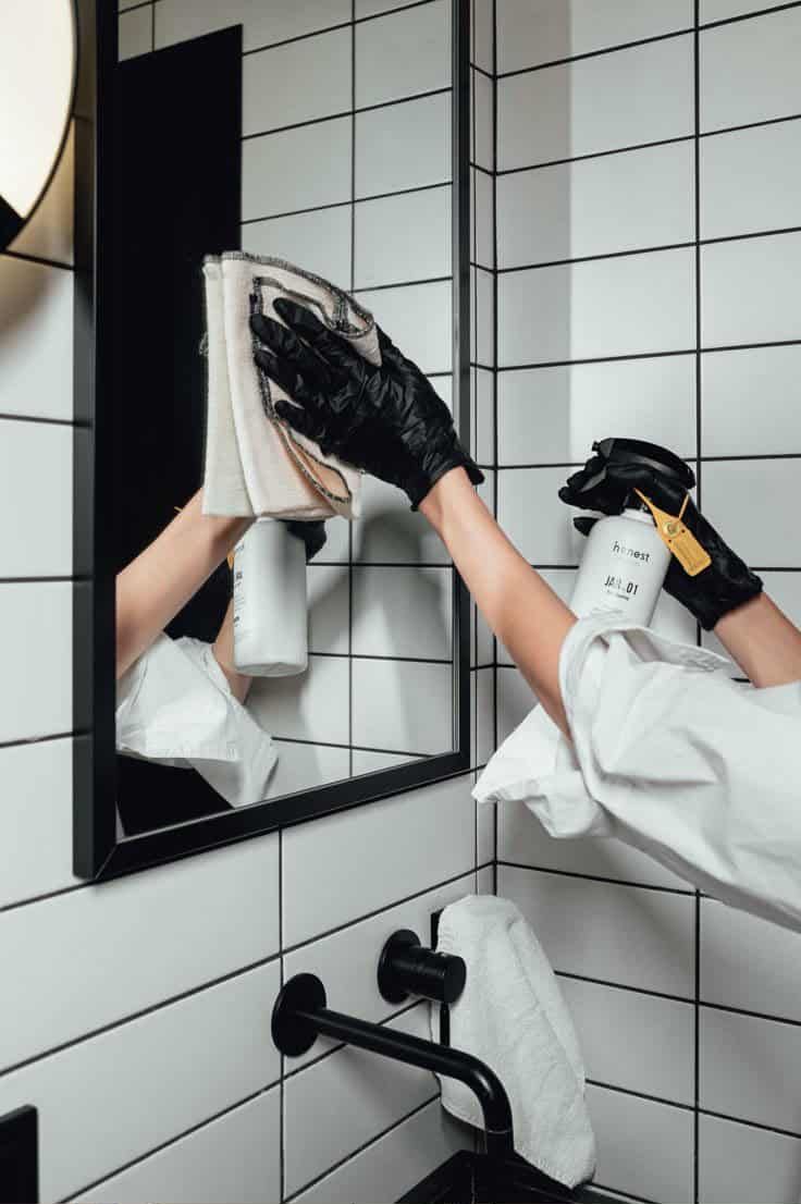 Cleaning bathroom mirror in Canberra. Regular cleaning. End of lease cleaning. Streak free mirrors.