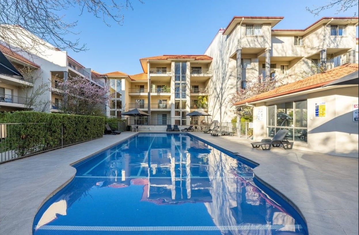 Brighton Apartments in Kingston End of Lease cleaning. The apartment complex showing the beautiful pool surrounded by the apaprtments.