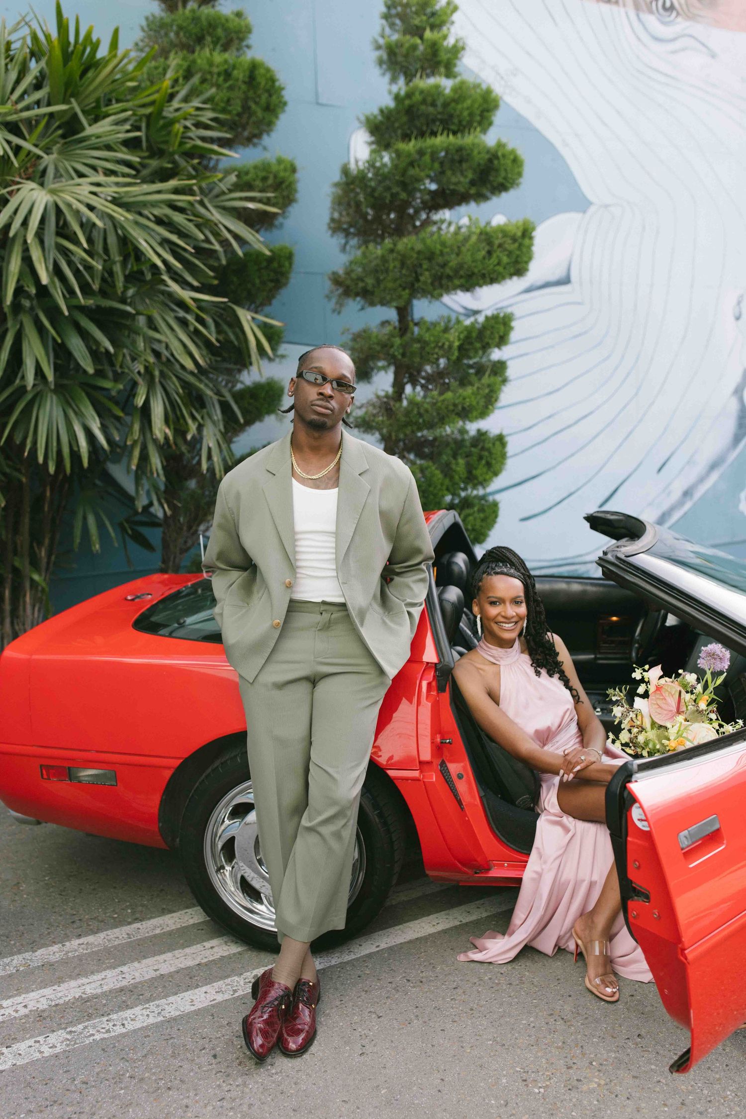 Relaxed moment with a couple beside a vintage car