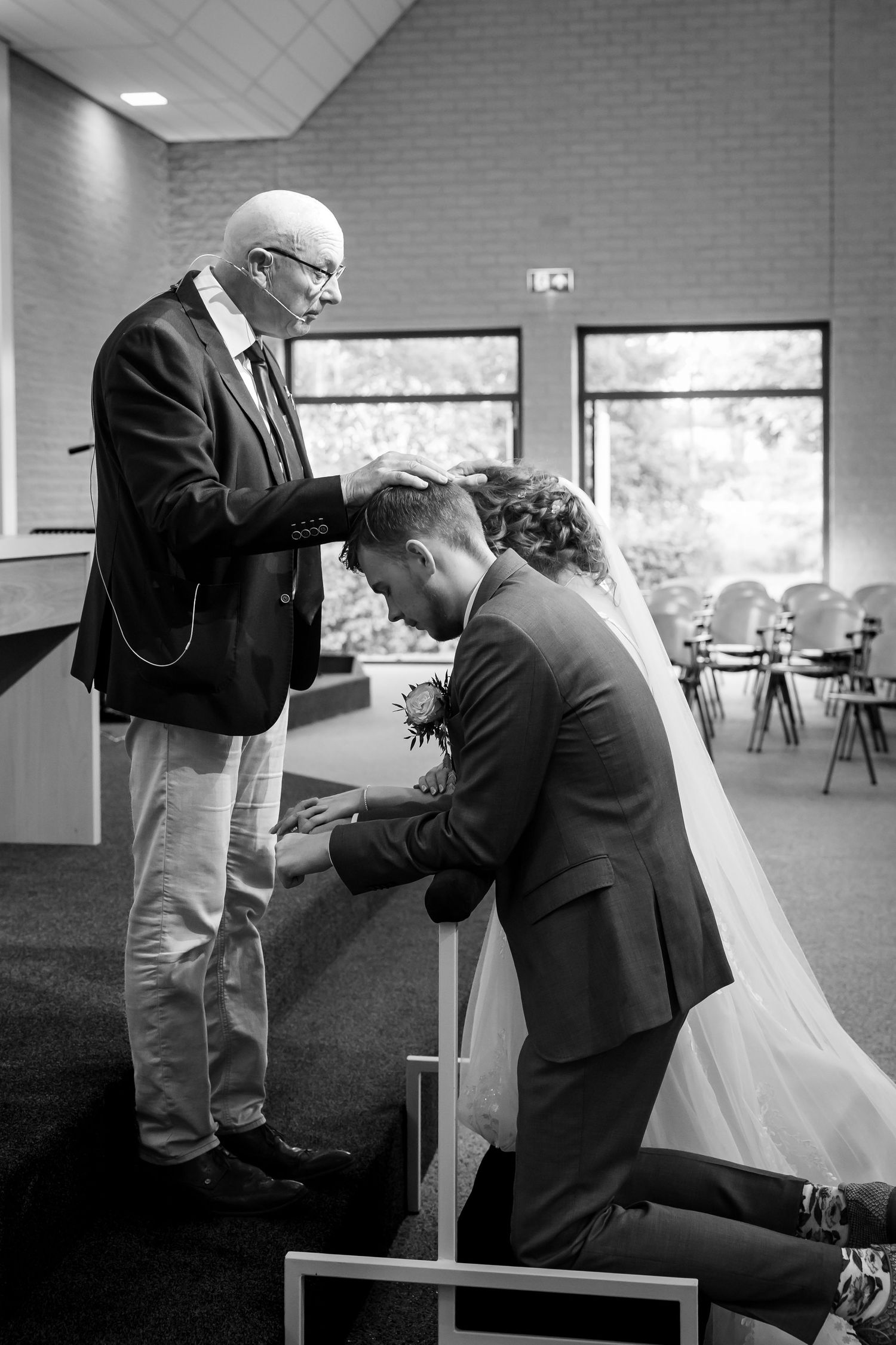 Black and white photos showing a prayer moment during a wedding ceremony.