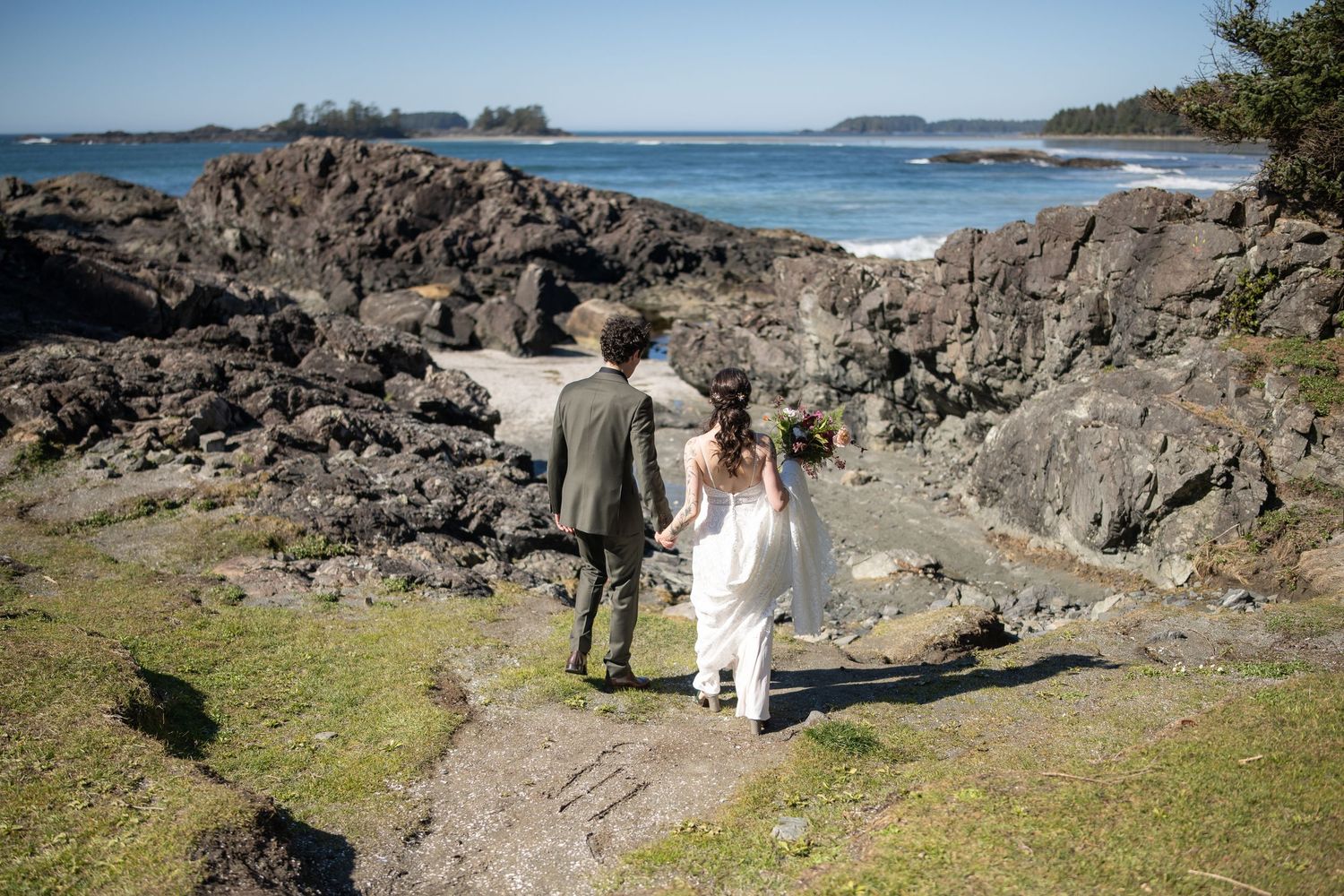 Rocky coastal landscape with dramatic cliffs and ocean views for an outdoor wedding.