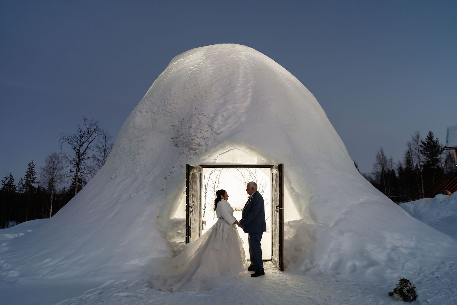 Snow Chapel wedding photos in Lapland, Levi. Luxury Lapland wedding photographer. Snow wedding. Mountain Wedding. Igloo wedding