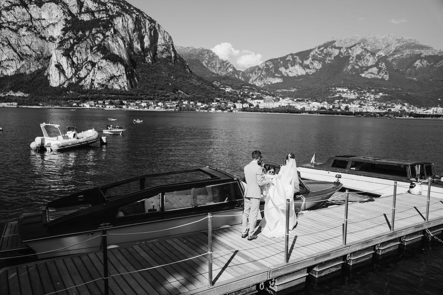 Wedding boat Lake Como. Villa Giuilia Wedding Venue. Lake Como Wedding Photographer. Destination Wedding Photographer#