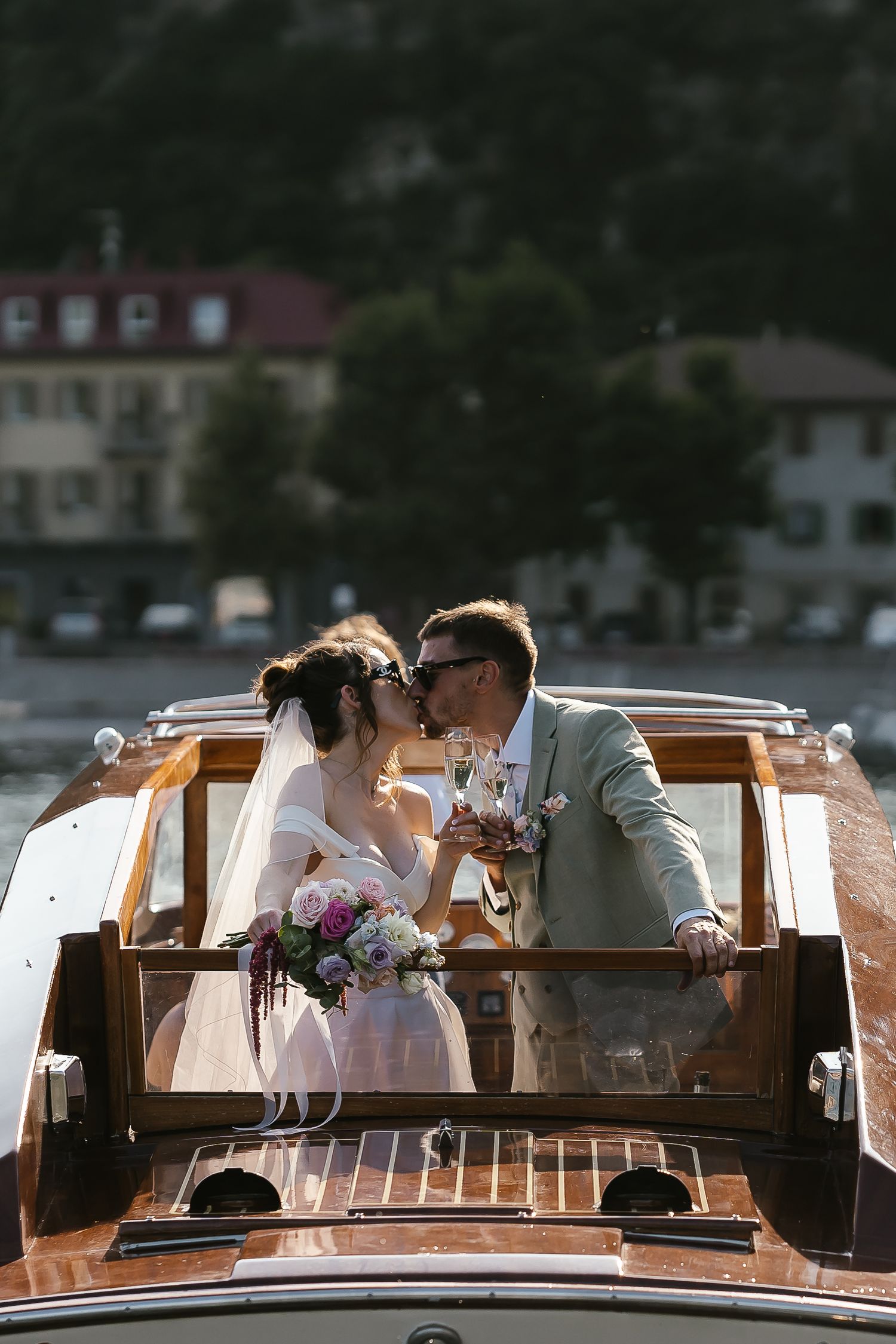 Wedding boat Lake Como. Villa Giuilia Wedding Venue. Lake Como Wedding Photographer. Destination Wedding Photographer