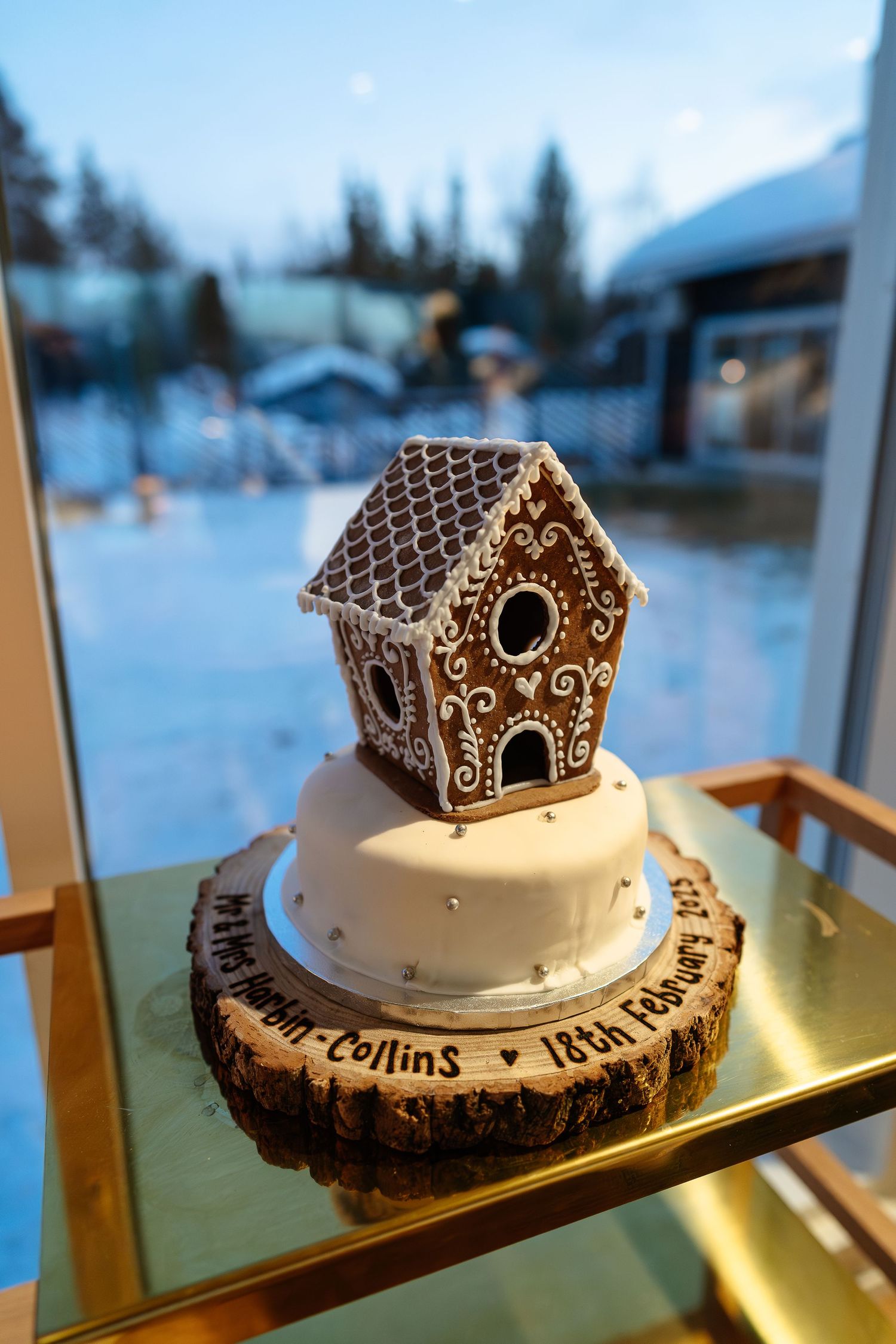 Gingerbread wedding cake. Luxury dining experience on your wedding day at Northern Lights Ranch Snow Chapel.  Lapland wedding photographer