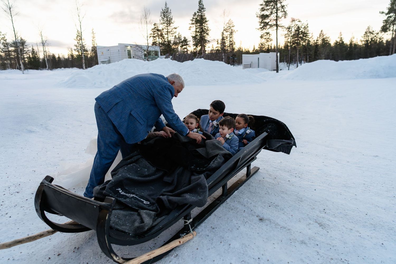 Family Reindeer ride on wedding day in Lapland. Eloping in Lapland. Marry in Lapland. Unique Wedding Experience in Lapland. Photographer