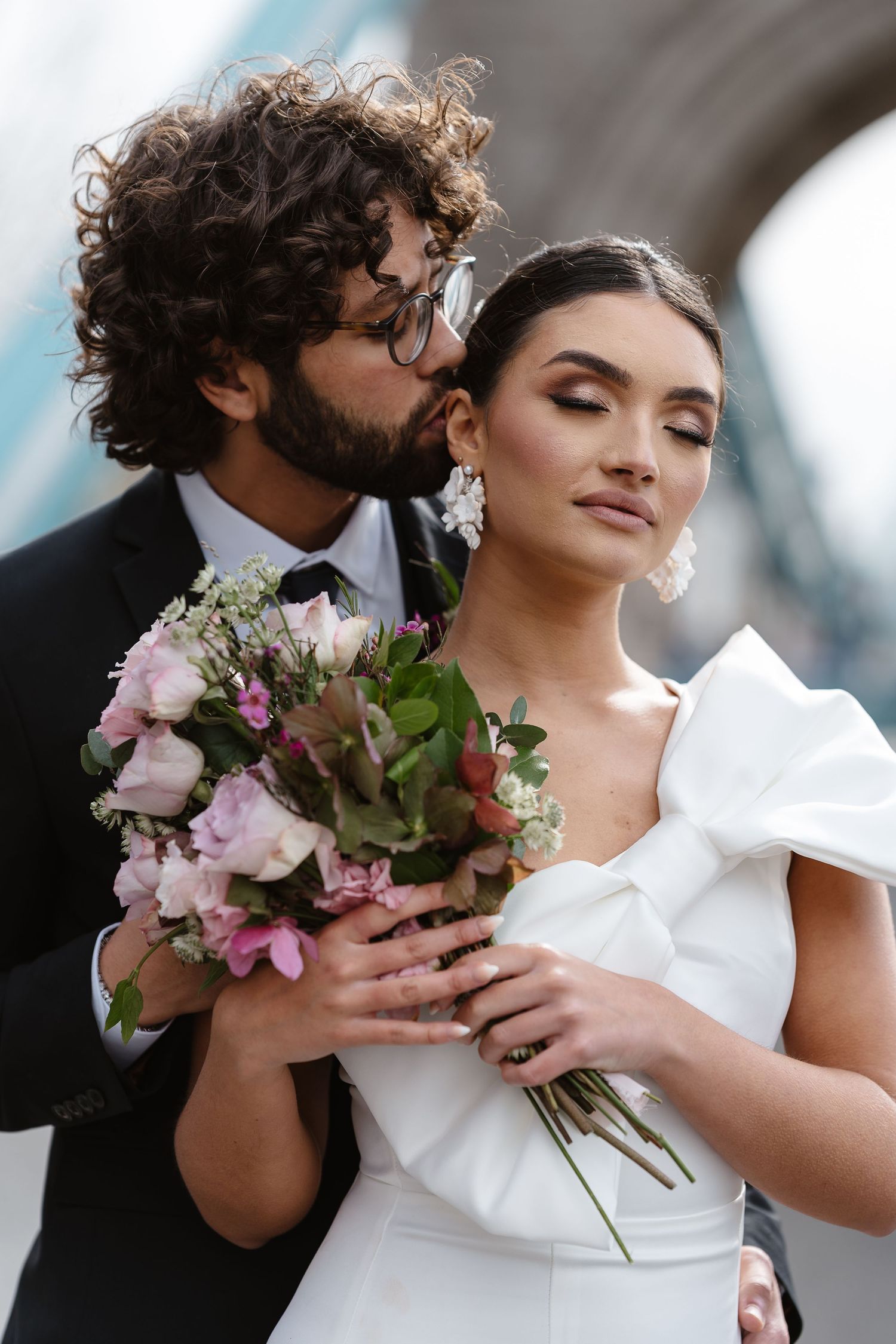 Luxury wedding photos at Tower Bridge. Bride short dress. Pink bouquet. Editorial. London Wedding Photographer. romantic