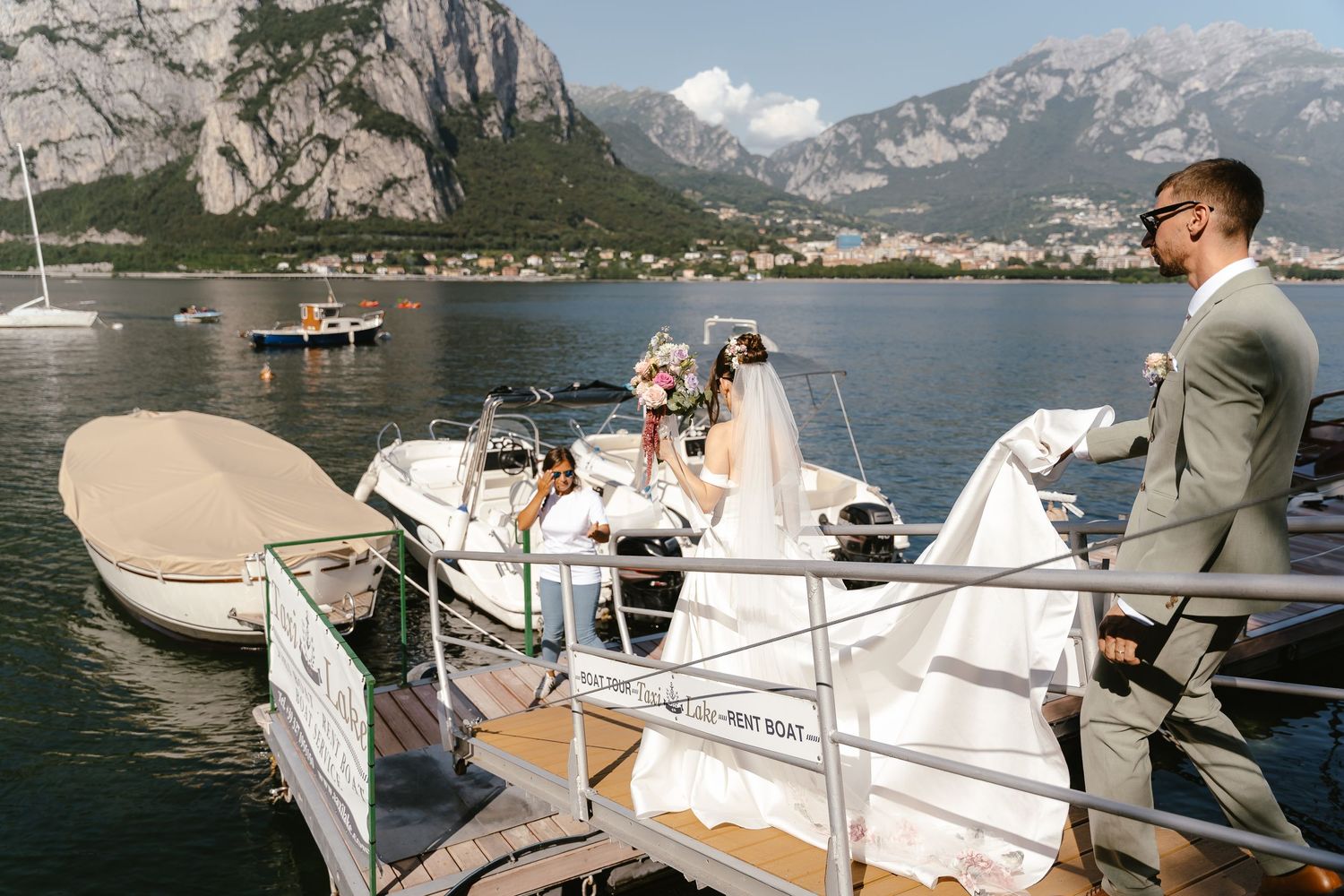 Wedding boat Lake Como. Villa Giuilia Wedding Venue. Lake Como Wedding Photographer. Destination Wedding Photographer