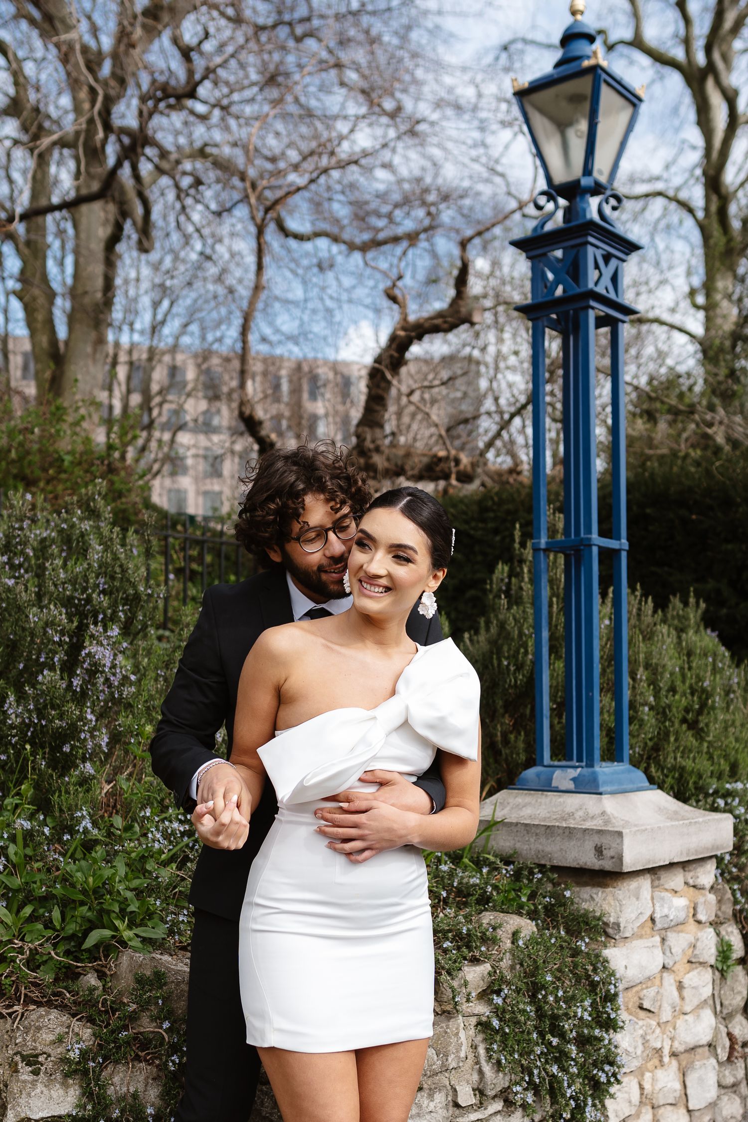 Greenery and wedding in London, near Tower Bridge. bride and groom close. London Wedding Photographer. Relaxed photograp