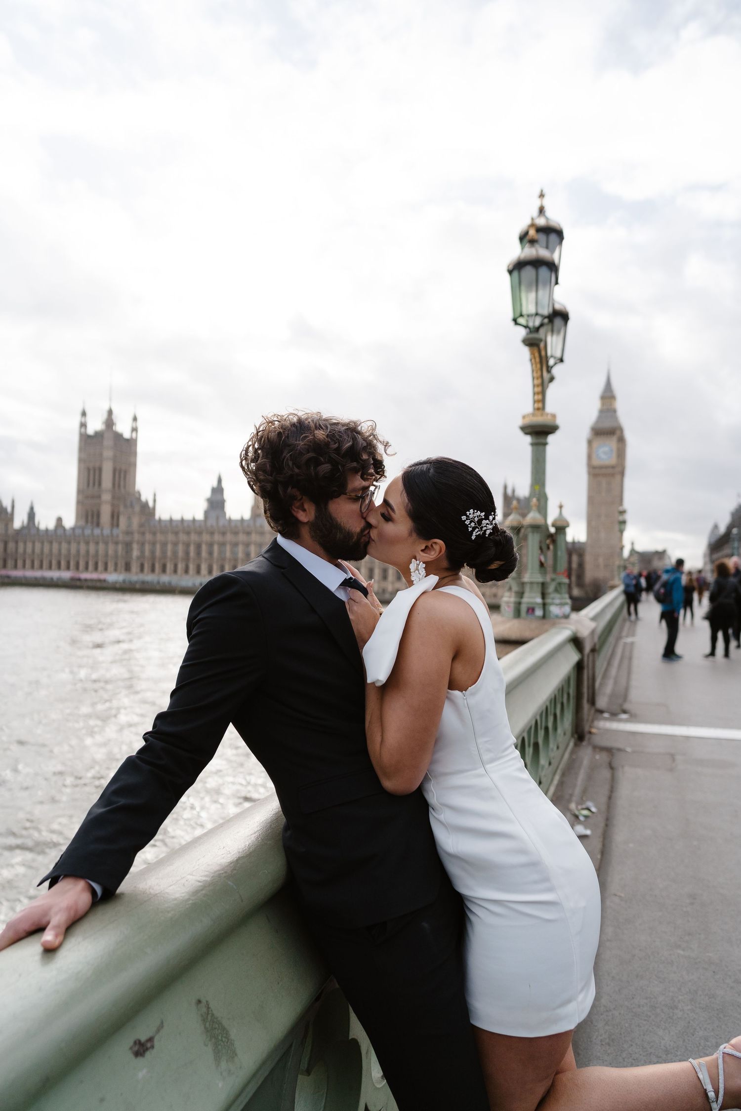 Wedding elopement London. Relaxed,Natural wedding photos Big Ben & Westminster River Thames. London Wedding photographer