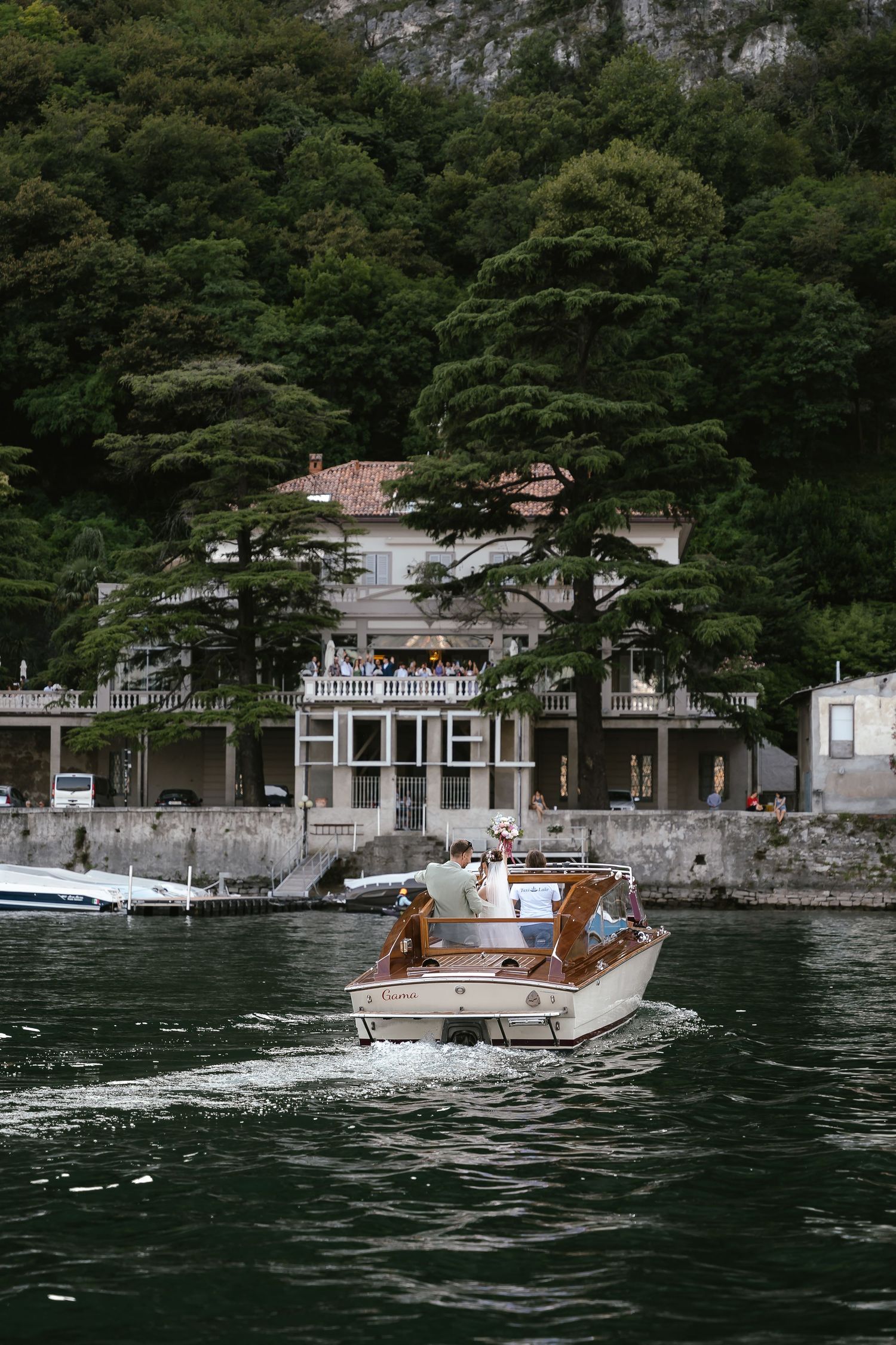 Wedding boat Lake Como. Villa Giuilia Wedding Venue. Lake Como Wedding Photographer. Destination Wedding Photographer