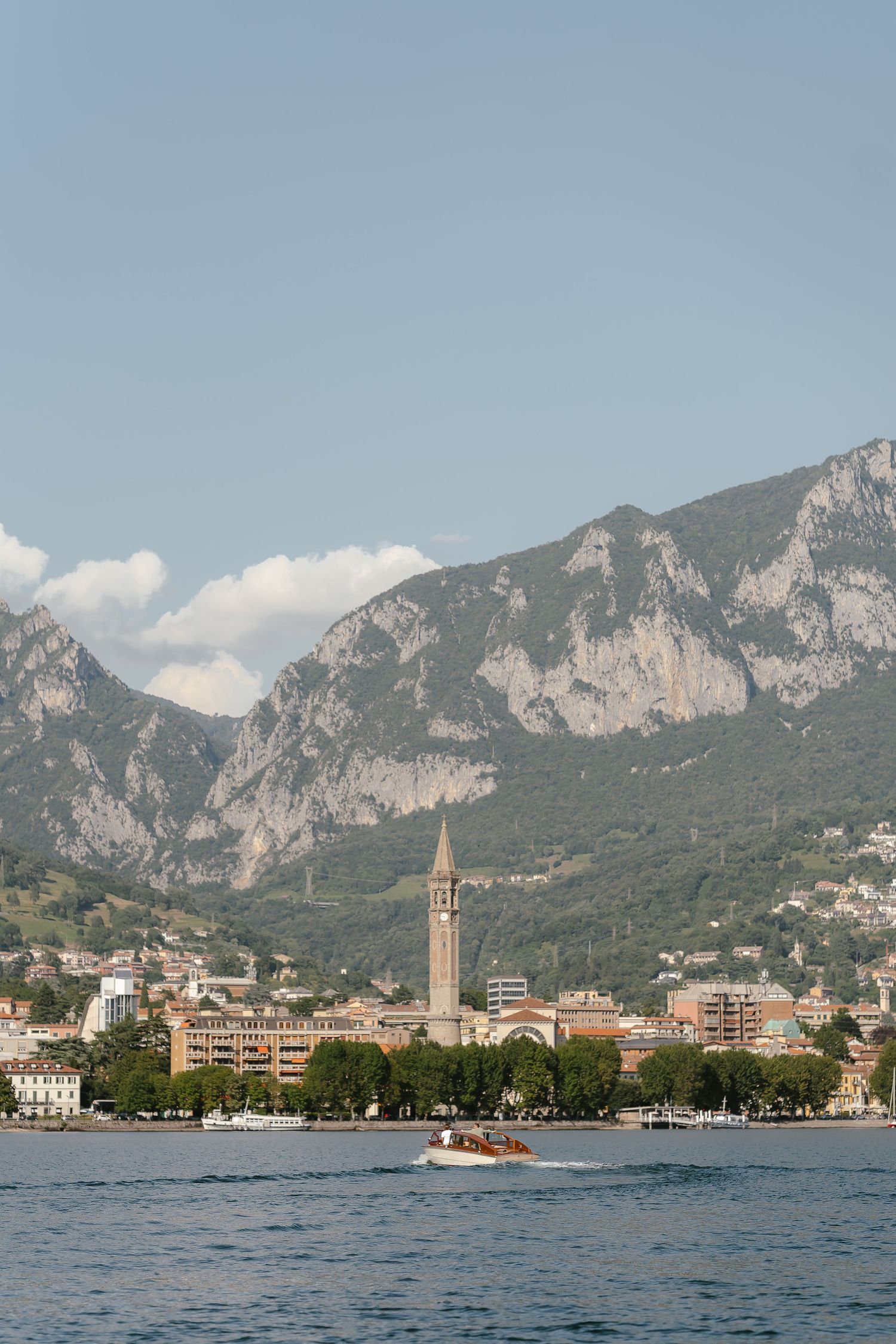 Wedding boat Lake Como. Villa Giuilia Wedding Venue. Lake Como Wedding Photographer. Destination Wedding Photographer