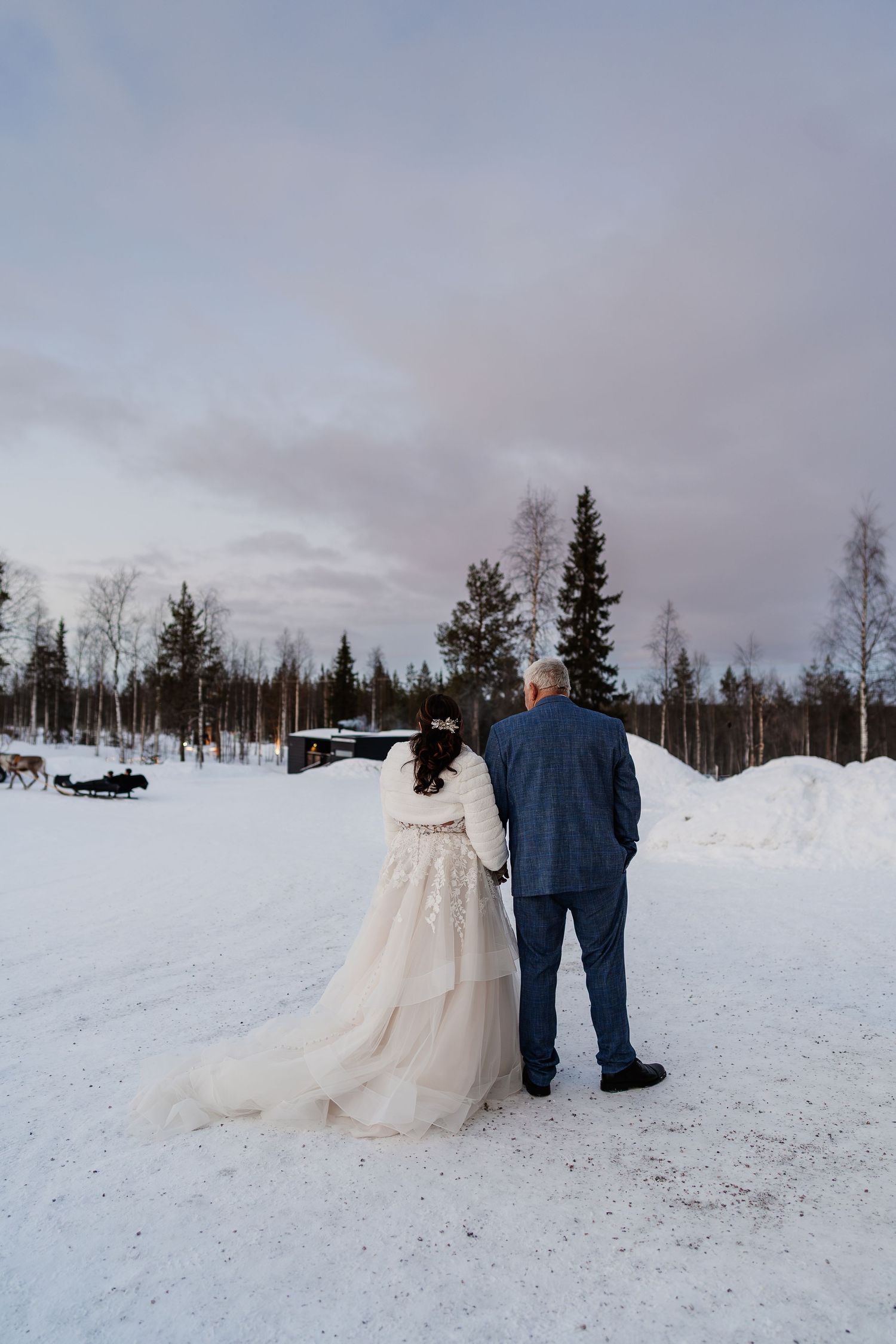 Reindeer on your wedding day in Lapland. Eloping in Lapland. Marry in Lapland. Unique Wedding Experience in Lapland. Photographer