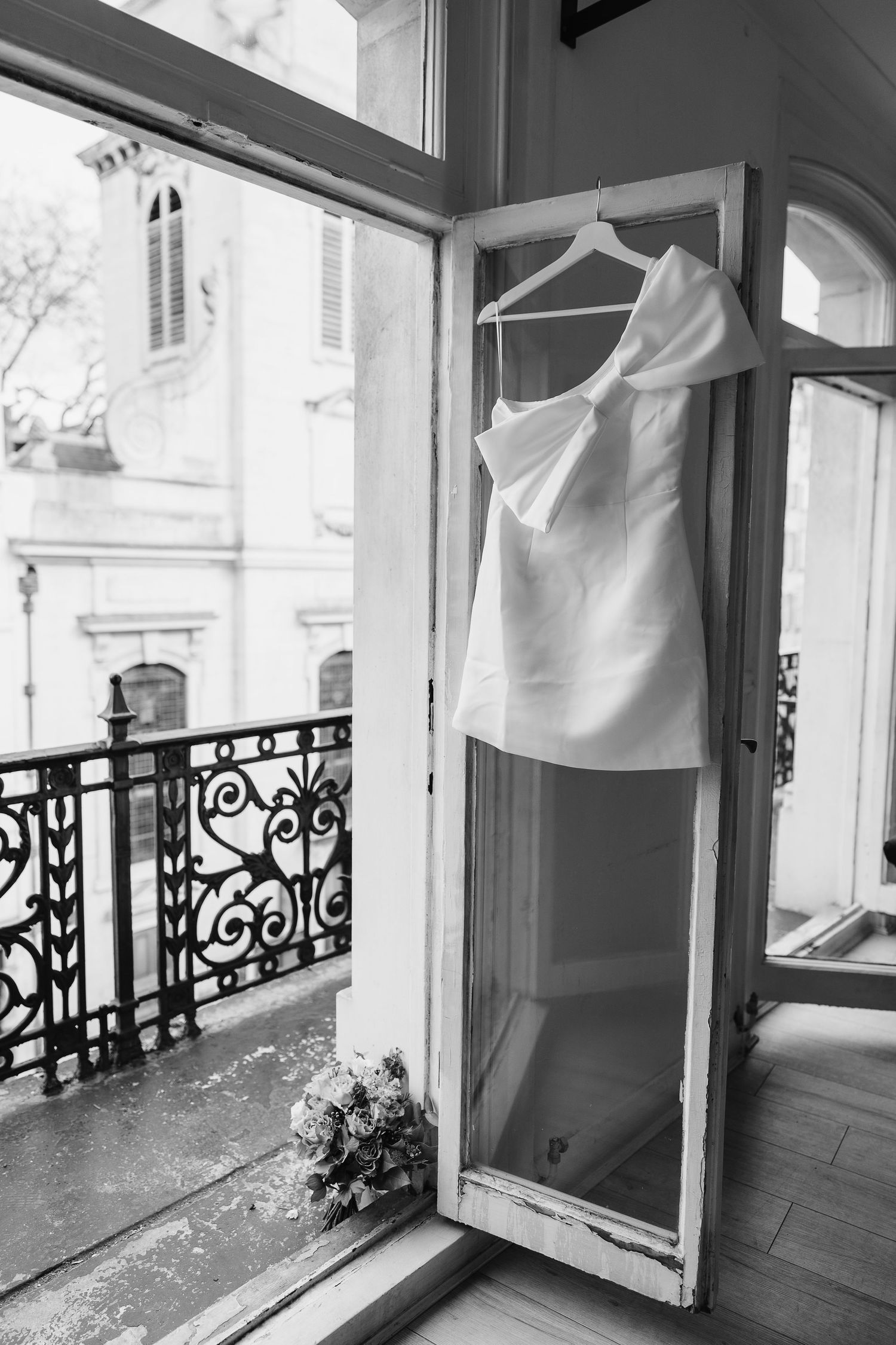 Wedding details. Dusky pink flowers bouquet and WEDDING DRESS. London St Paul's for London Weddin