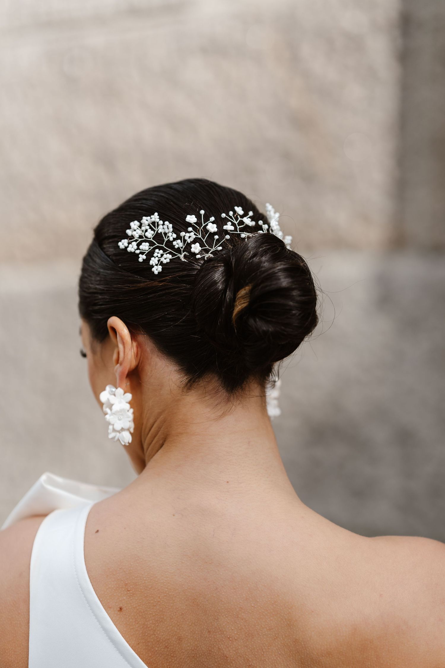 Luxury wedding photos at Tower Bridge. elegant. bridal portraits. Editorial. London Wedding Photographer. romantic