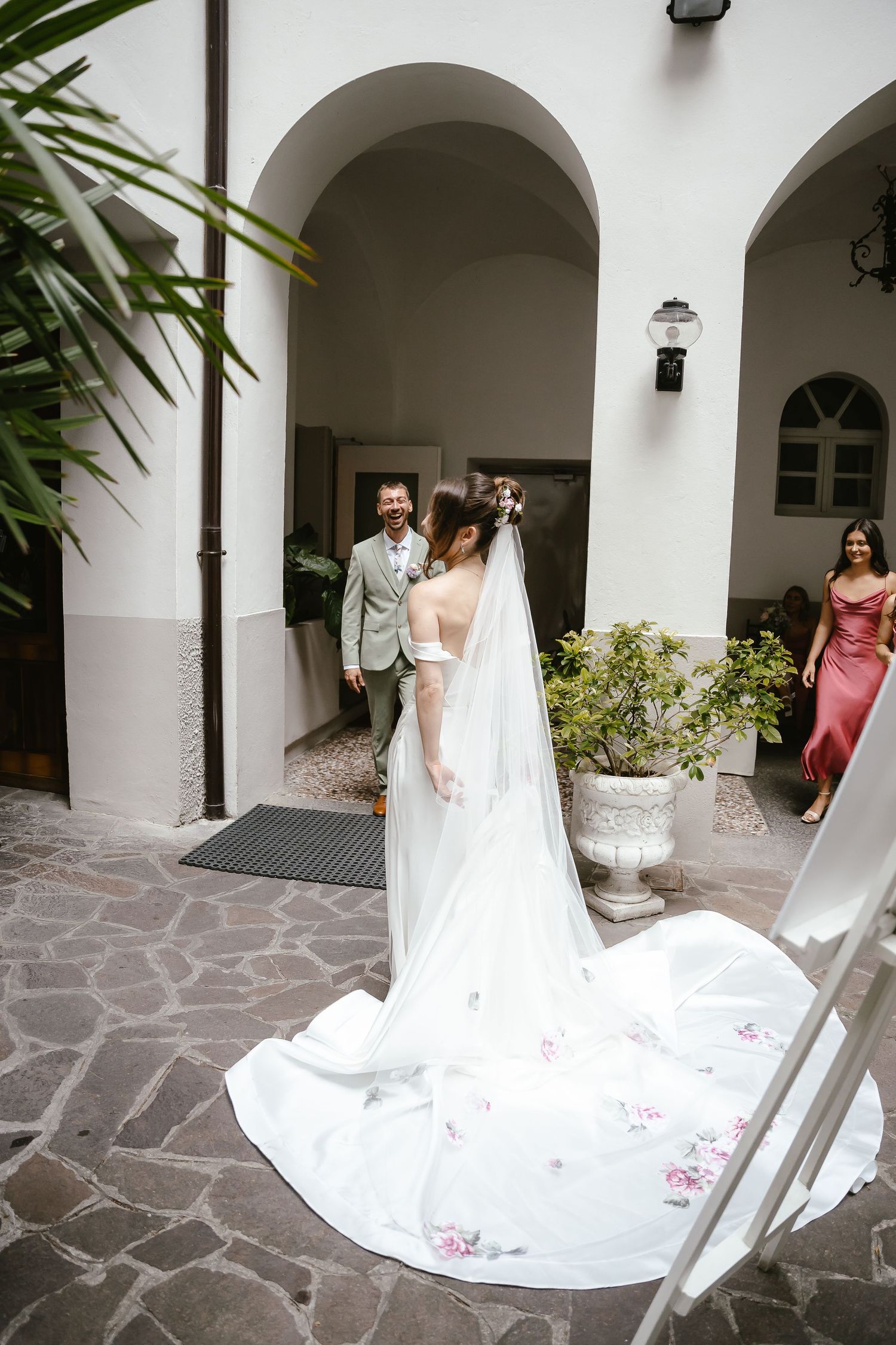 Wedding dresson Lake Como. Villa Giuilia Wedding Venue. Lake Como Wedding Photographer. Destination Wedding Photographer