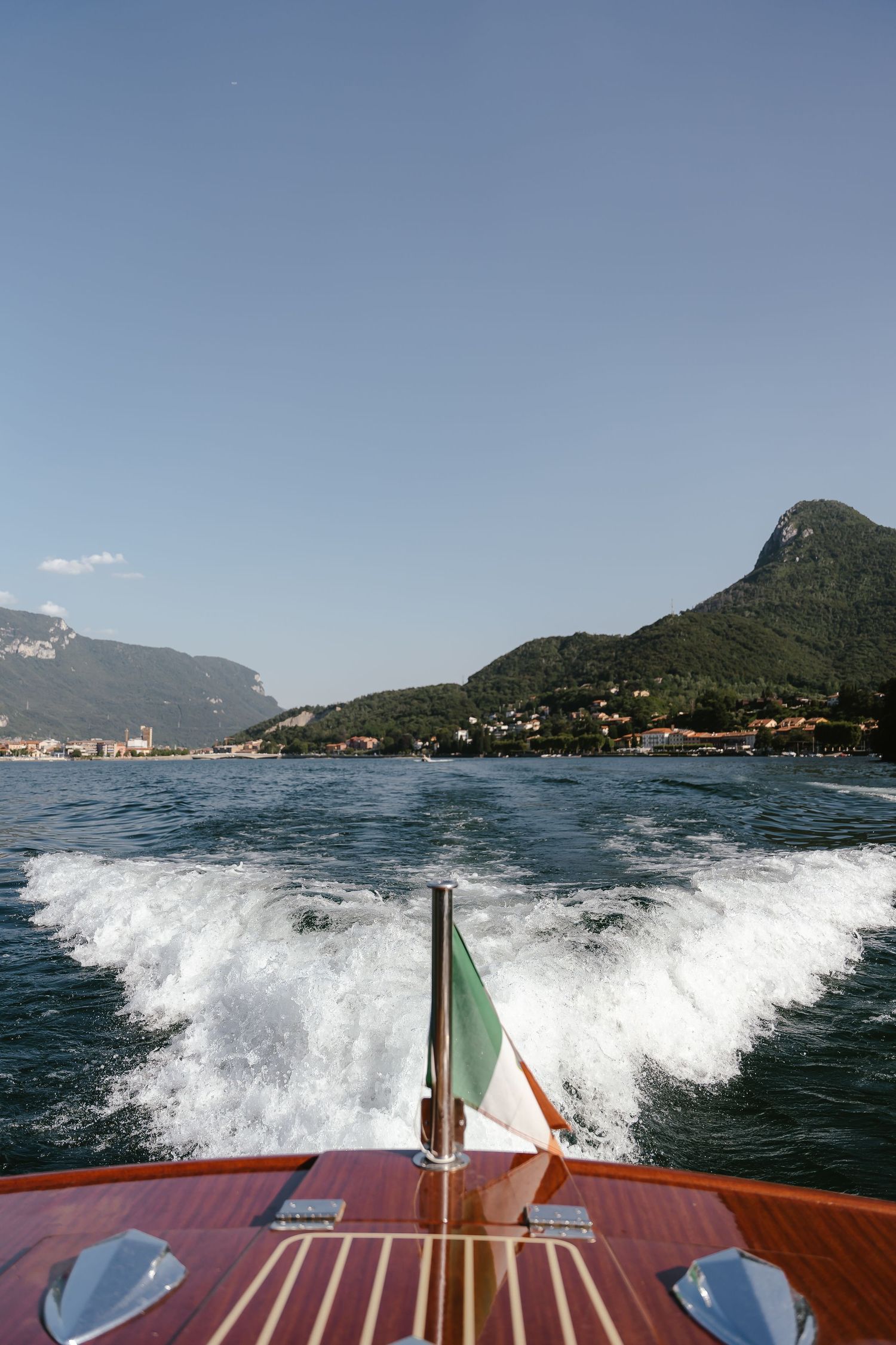 Wedding boat Lake Como. Villa Giuilia Wedding Venue. Lake Como Wedding Photographer. Destination Wedding Photographer
