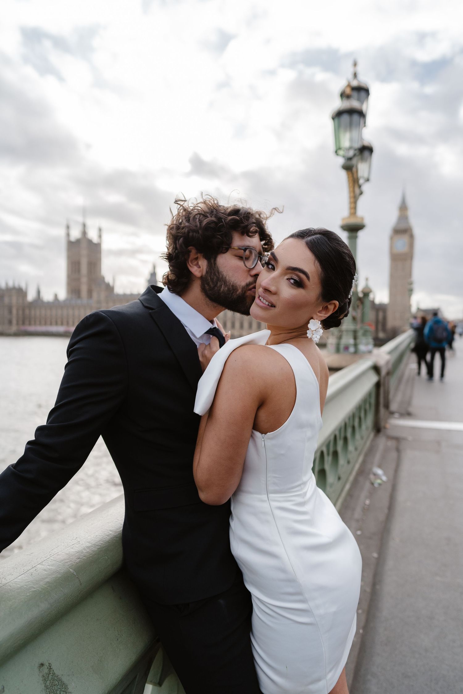 Wedding elopement London. Relaxed,Natural wedding photos Big Ben & Westminster River Thames. London Wedding photographer