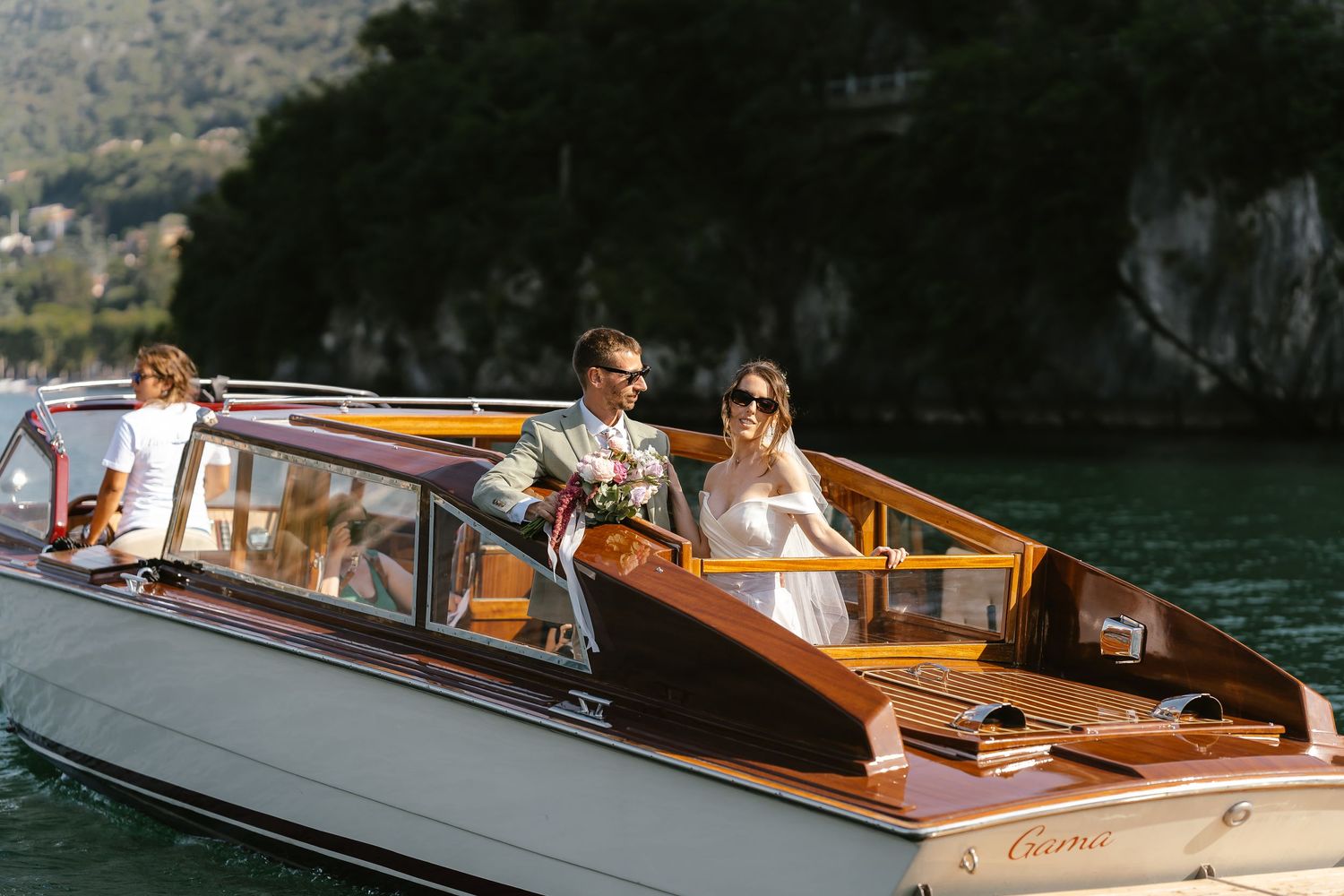 Wedding boat Lake Como. Villa Giuilia Wedding Venue. Lake Como Wedding Photographer. Destination Wedding Photographer