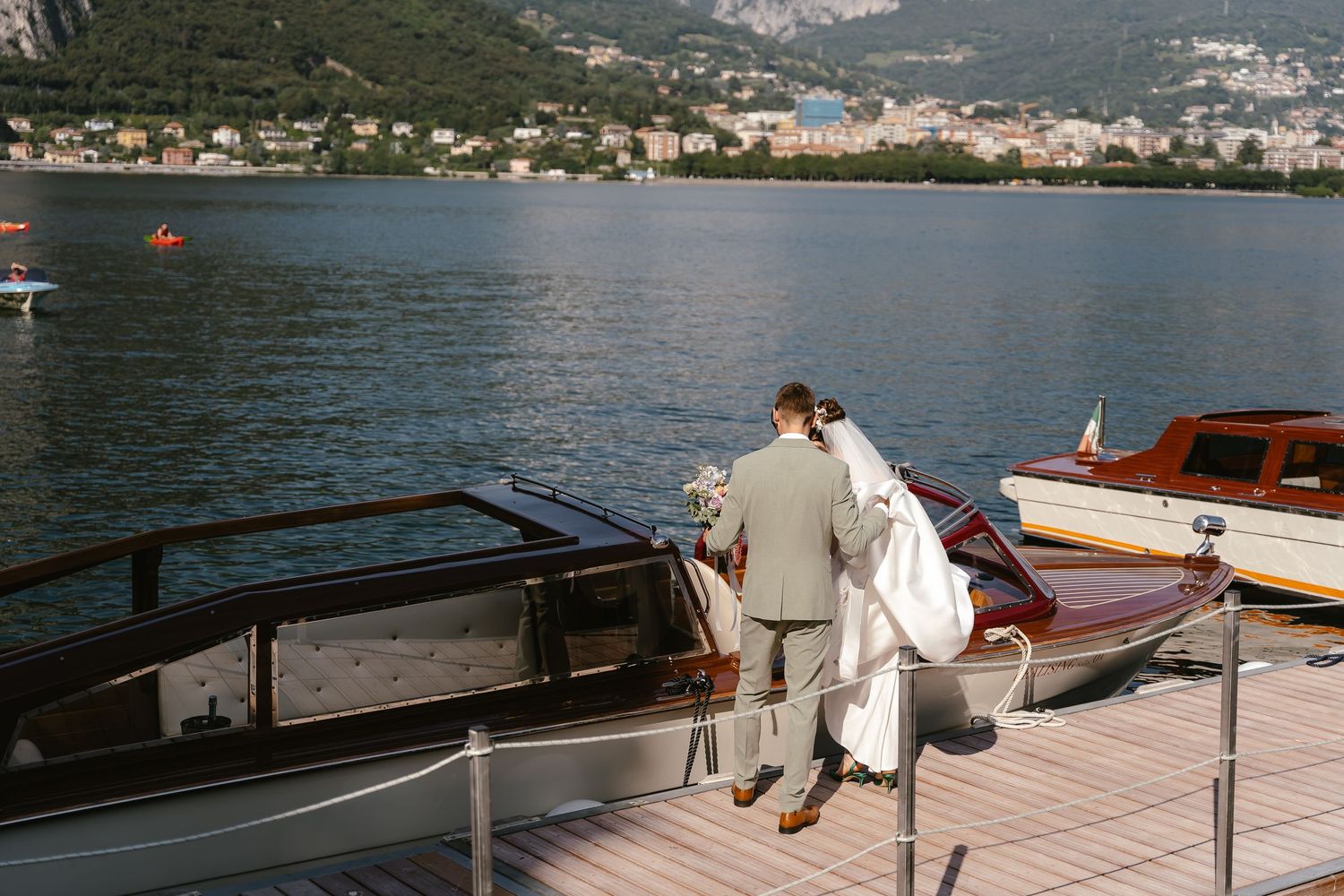 Wedding boat Lake Como. Villa Giuilia Wedding Venue. Lake Como Wedding Photographer. Destination Wedding Photographer