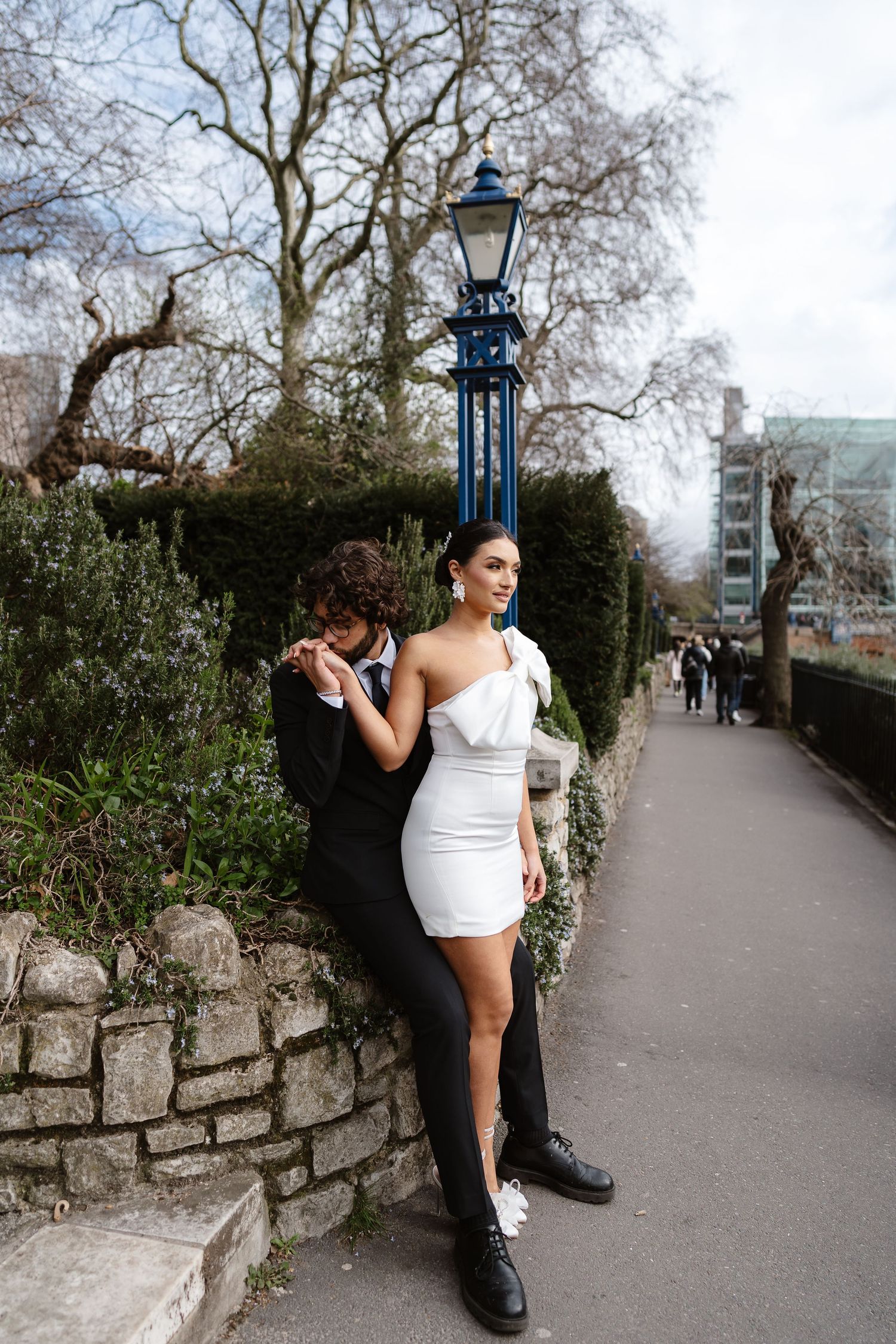 Greenery and wedding in London, near Tower Bridge. bride and groom close. London Wedding Photographer. Relaxed photograp