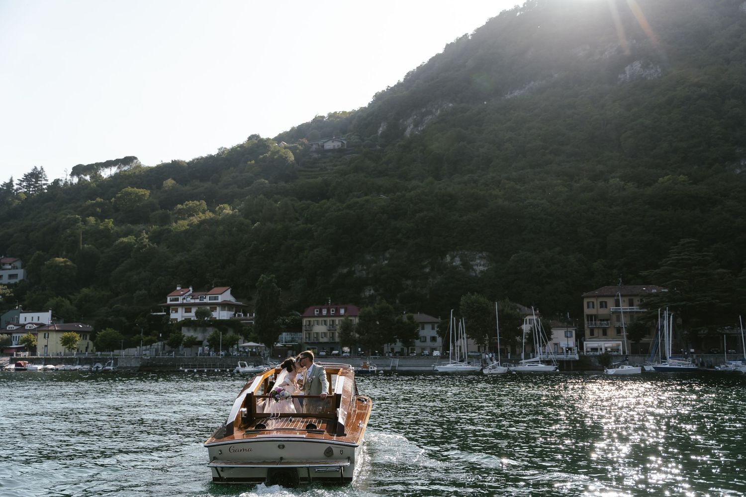 Wedding boat Lake Como. Villa Giuilia Wedding Venue. Lake Como Wedding Photographer. Destination Wedding Photographer