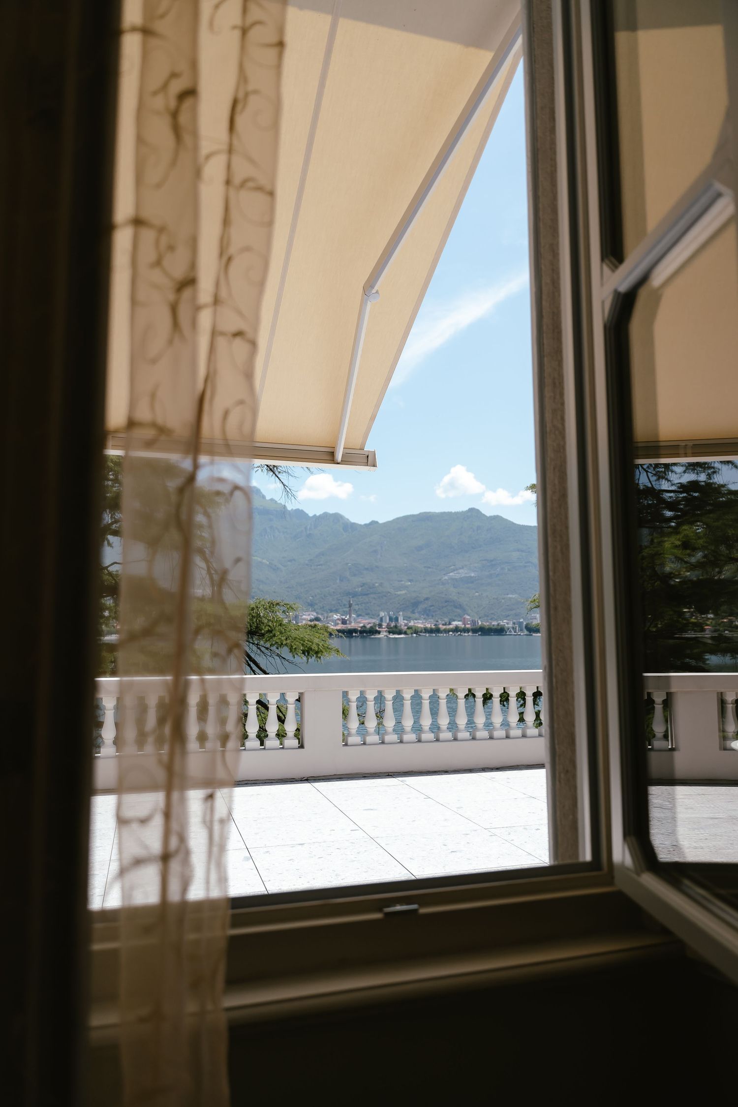 Bridal Prep. on Lake Como. Villa Guilia Wedding Venue. Lake Como Wedding Photographer. Destination Wedding Photographer