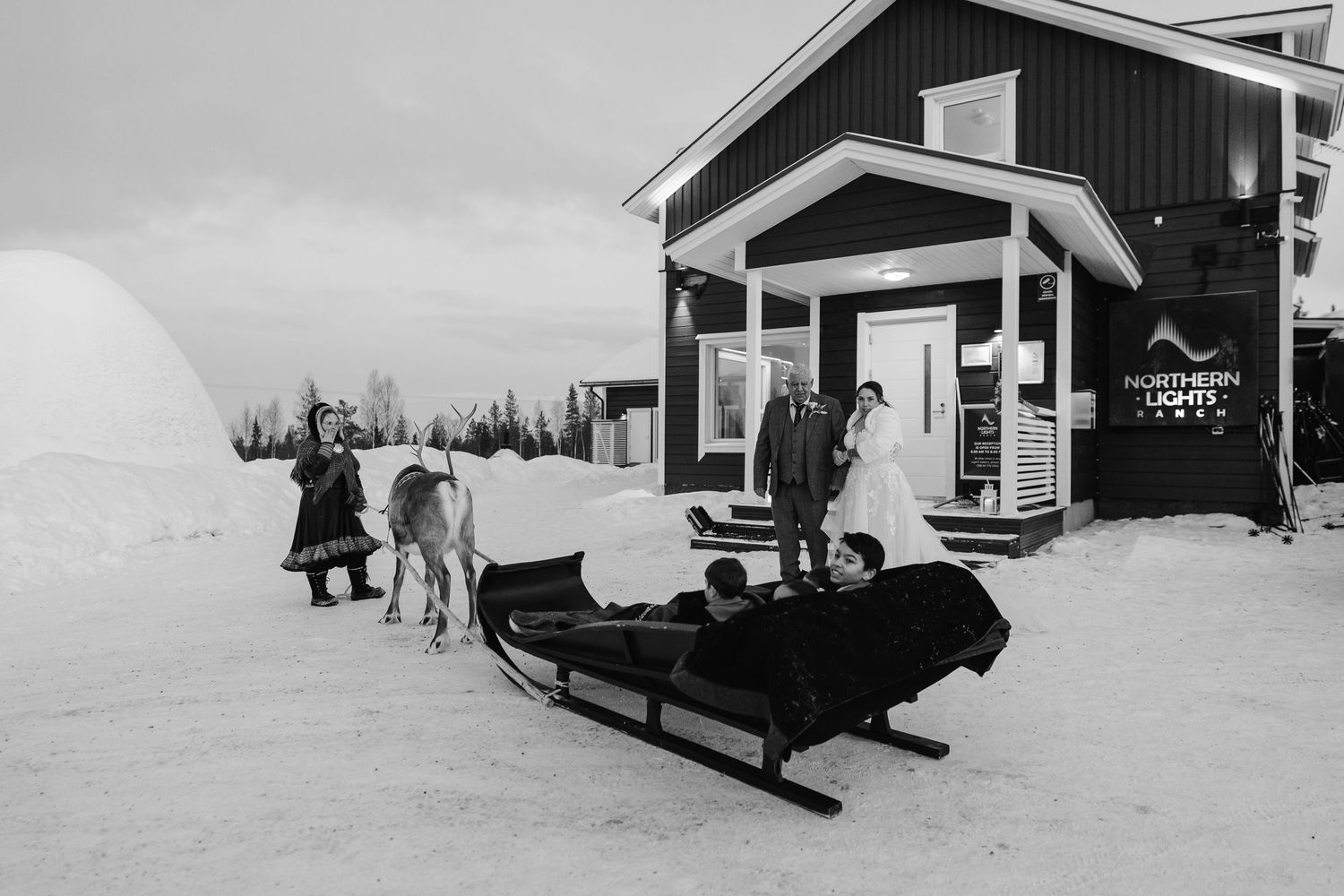 Reindeer on your wedding day in Lapland. Eloping in Lapland. Marry in Lapland. Unique Wedding Experience in Lapland. Lapland Photographer