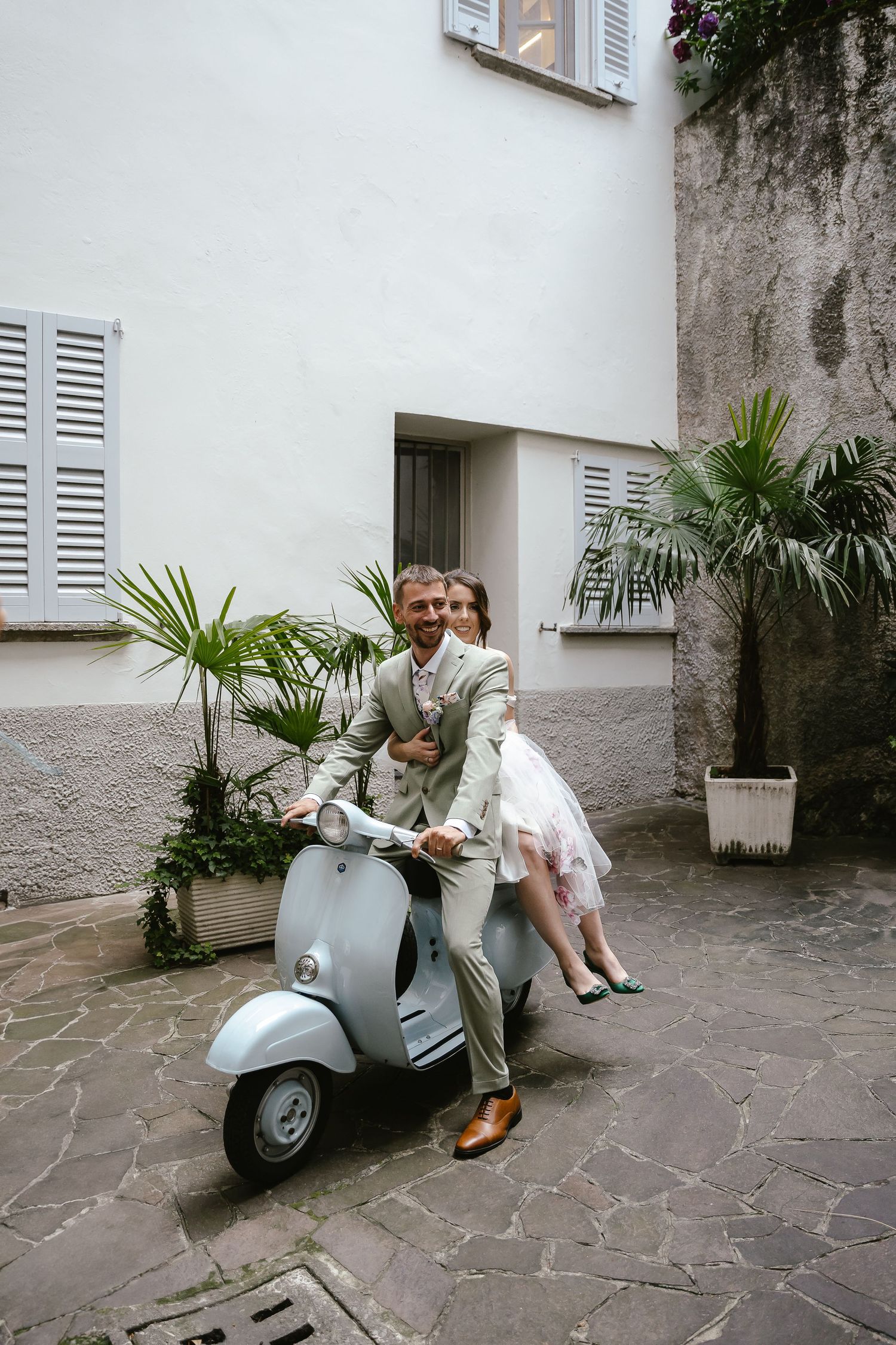 Wedding vespa Lake Como. Villa Giuilia Wedding Venue. Lake Como Wedding Photographer. Destination Wedding Photographer