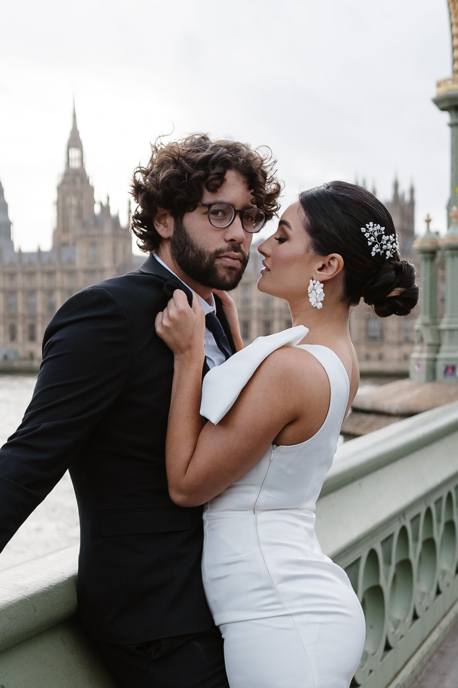 Wedding elopement London. Relaxed,Natural wedding photos Big Ben & Westminster River Thames. London Wedding photographer
