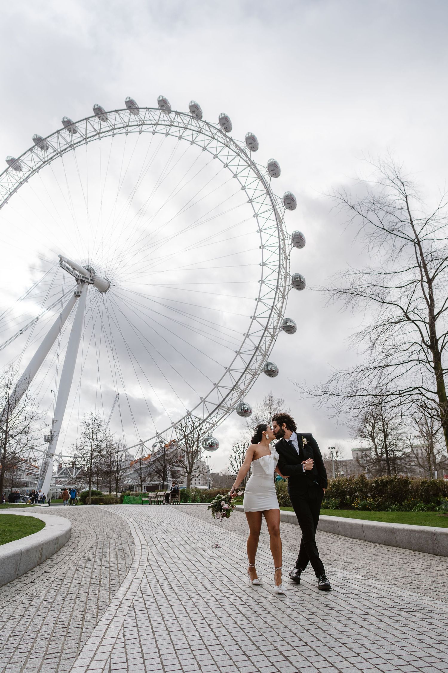 Couple Wedding Elopement. Iconic London buildings. London Eye. Double Decker Red Bus. London Wedding photographer